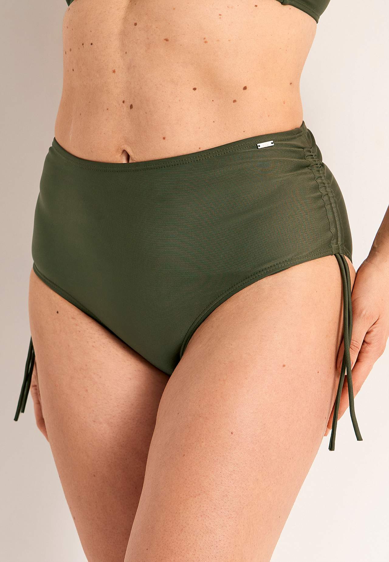 Bikini biksītes ar augstu jostasvietu un krokojumu