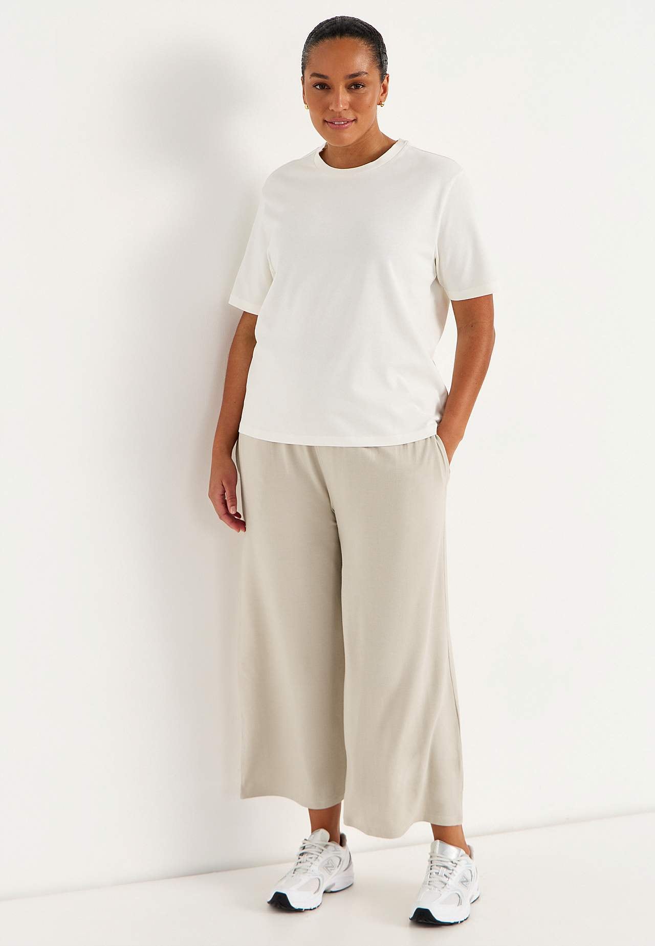 Mīkstas trikotāžas bikses ar savilkumu jostasvietā Liv