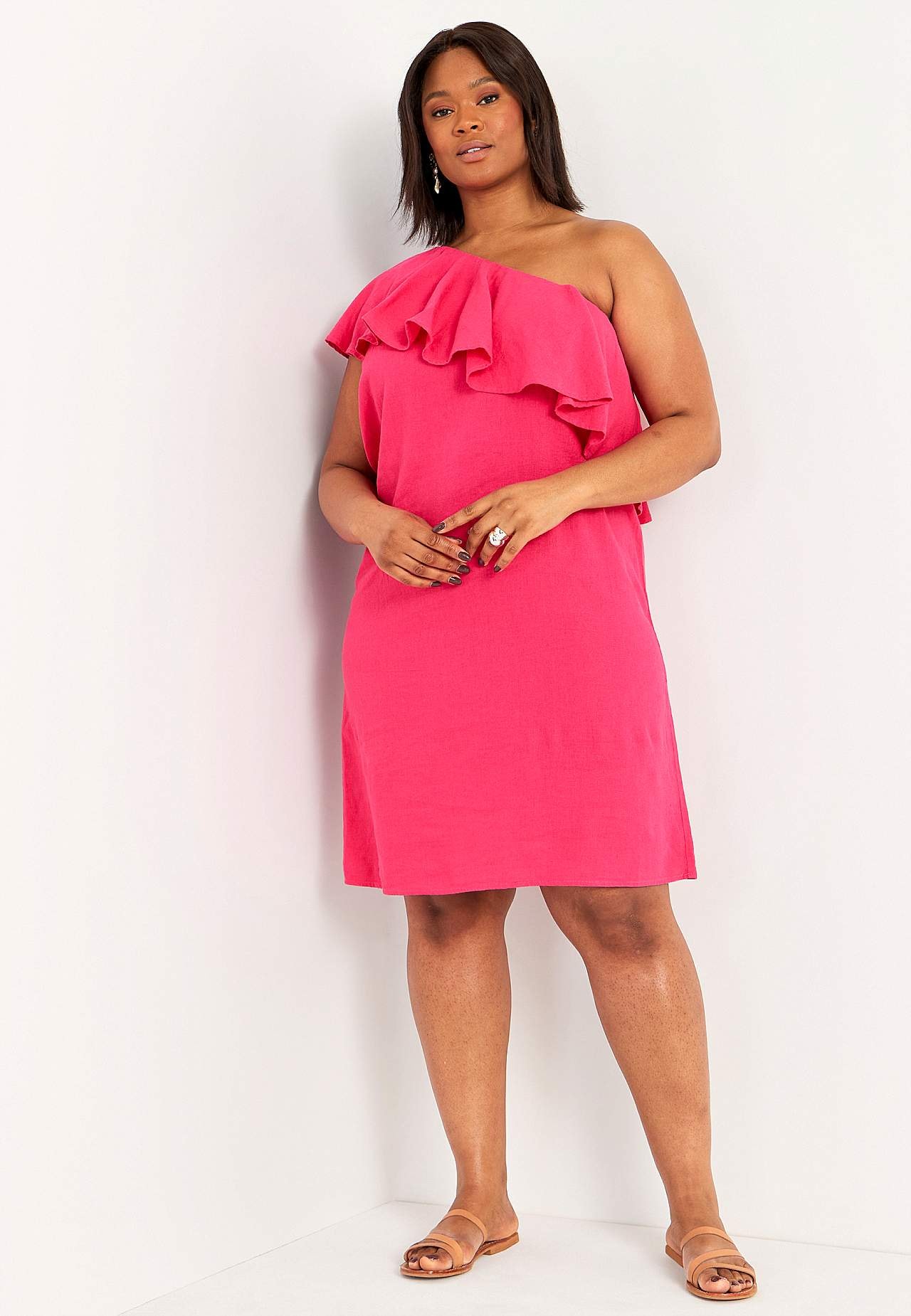 Asimetriska griezuma lina kleita