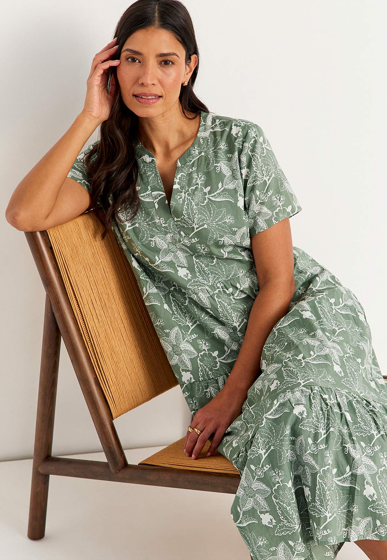 Kokvilnas kleita ar volāniem