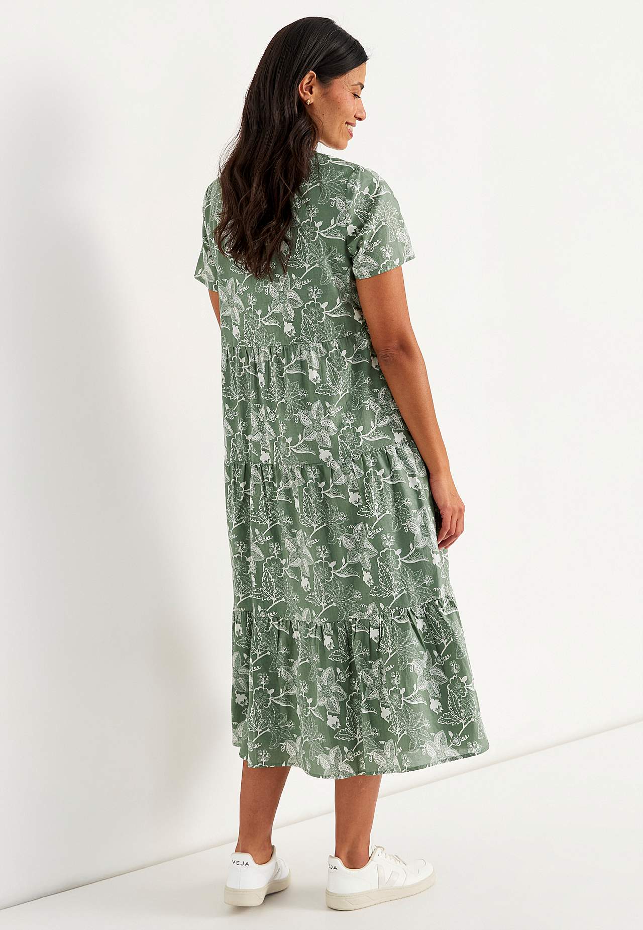 Kokvilnas kleita ar volāniem