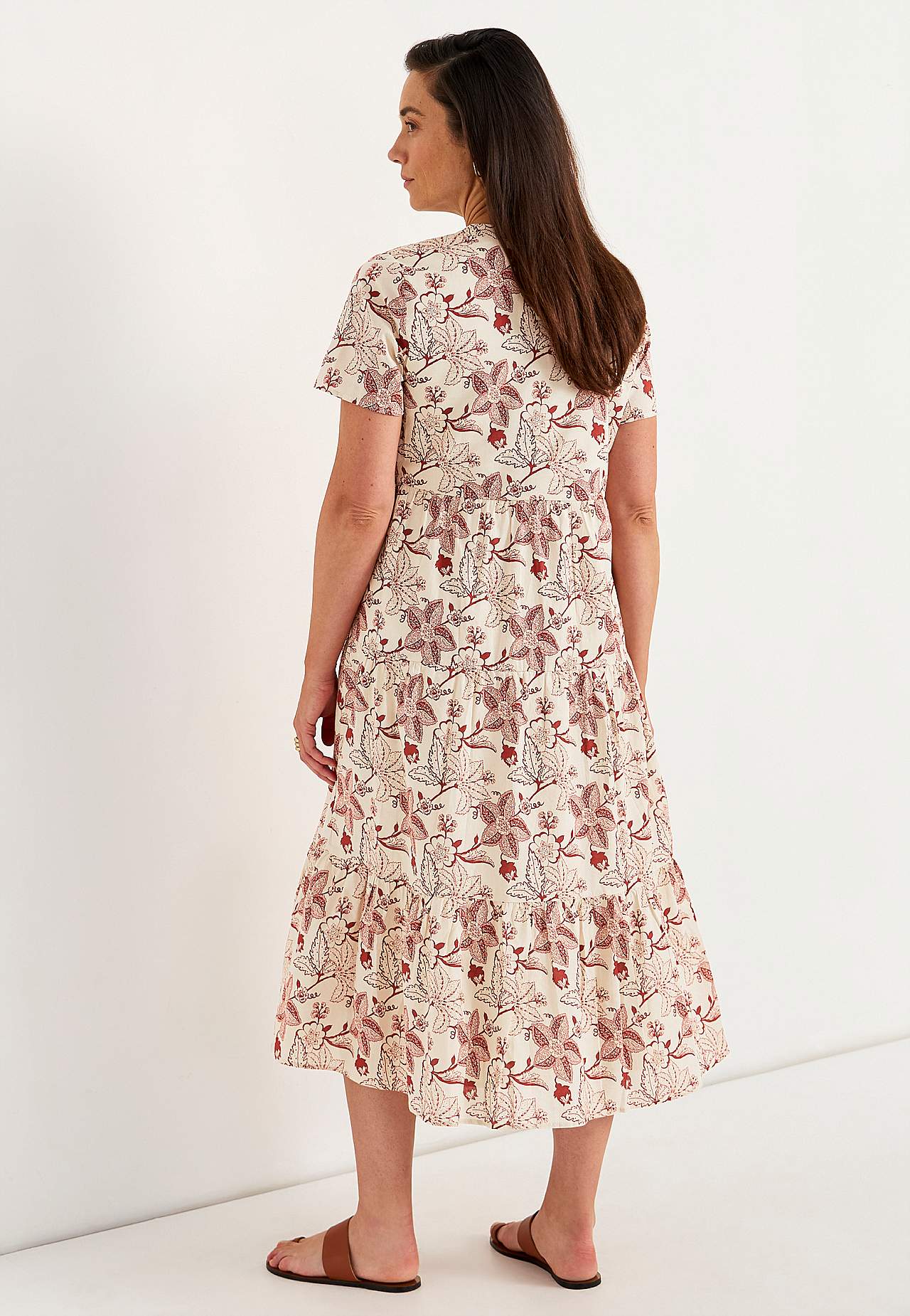 Kokvilnas kleita ar volāniem