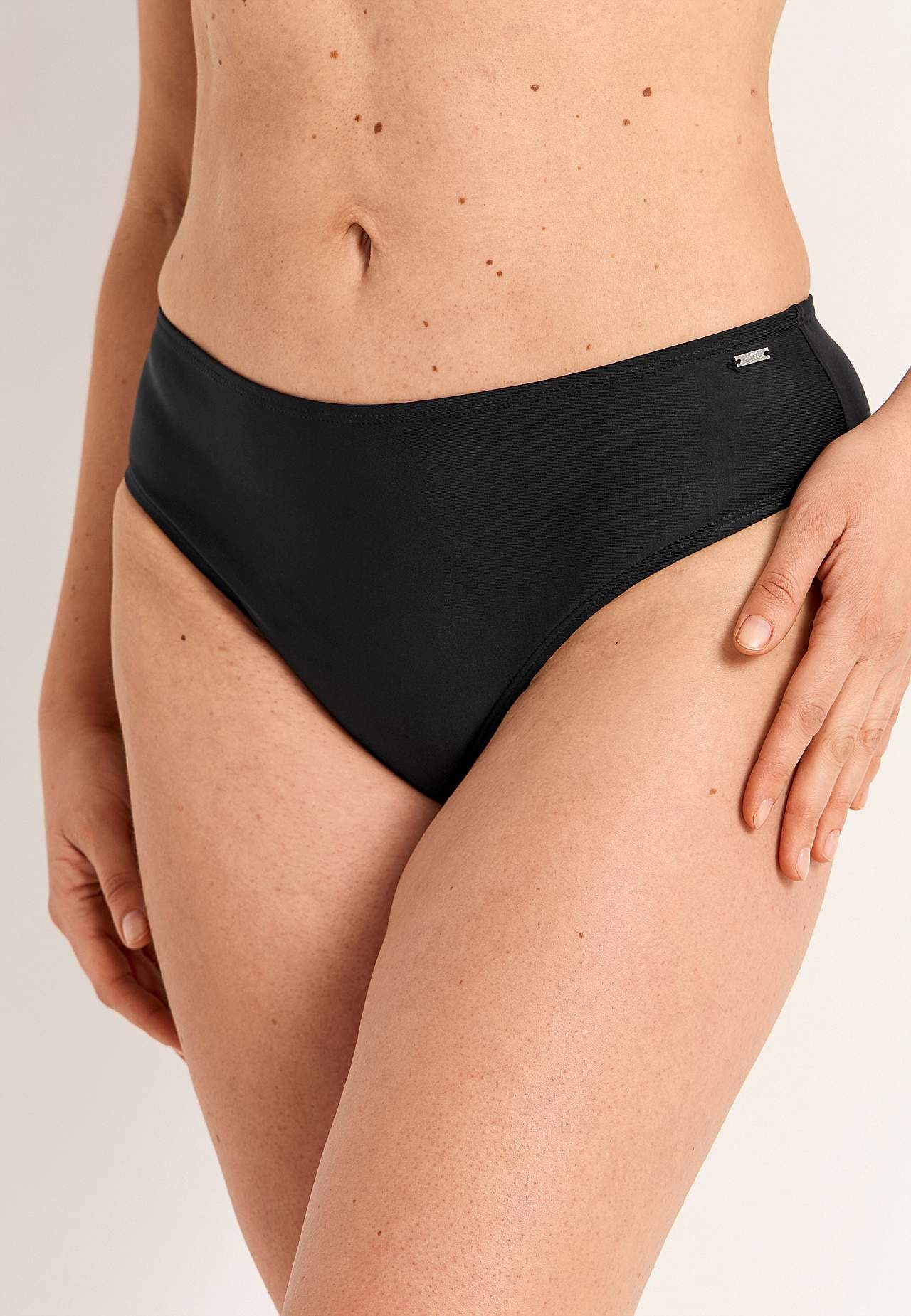 Bikini biksītes ar augstu  jostasvietu Rhodos