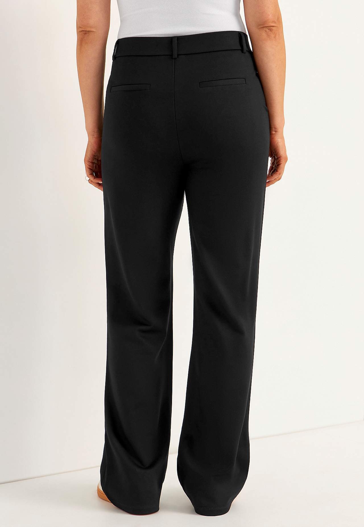 Platas trikotāžas bikses ar kabatām Lisa