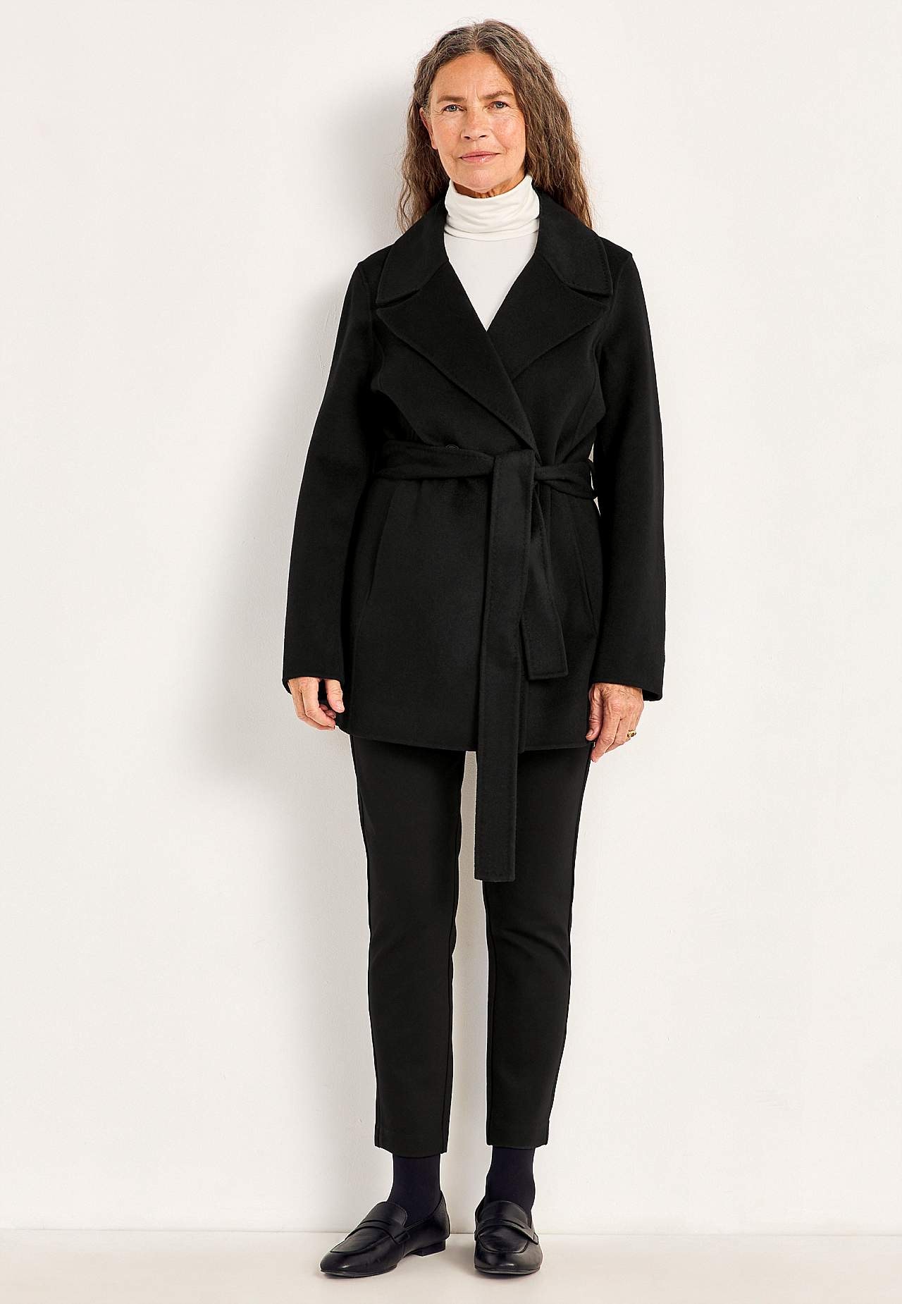 Premium vilnas mētelis ar sasienamu jostu