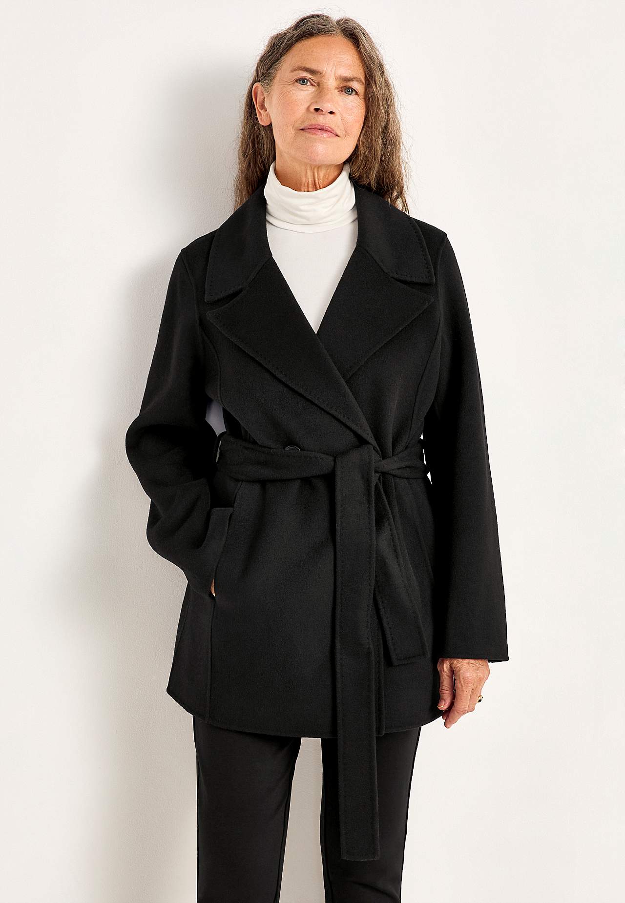 Premium vilnas mētelis ar sasienamu jostu