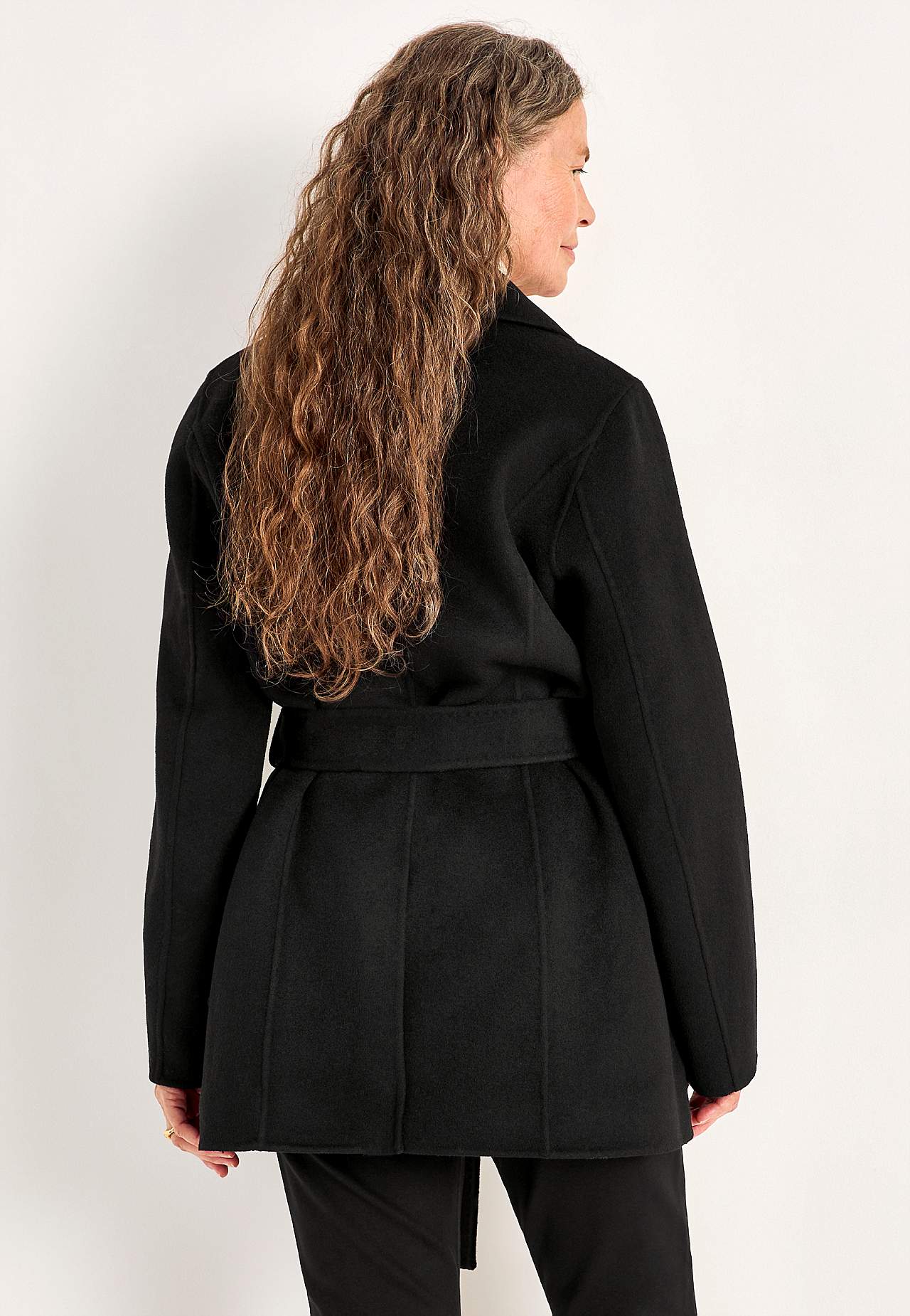 Premium vilnas mētelis ar sasienamu jostu