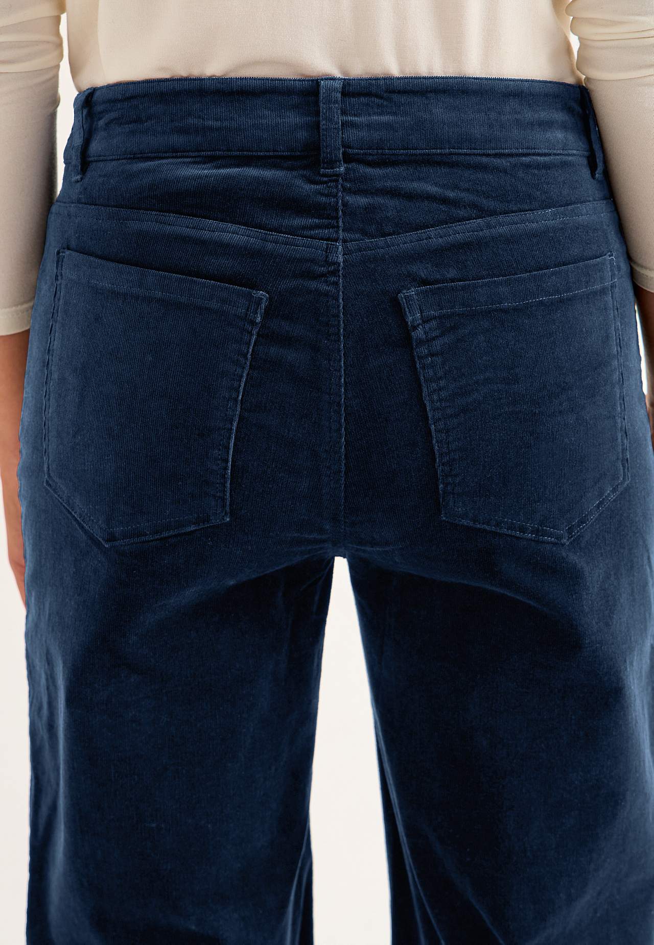 Elastīgas velveta bikses ar platām starām