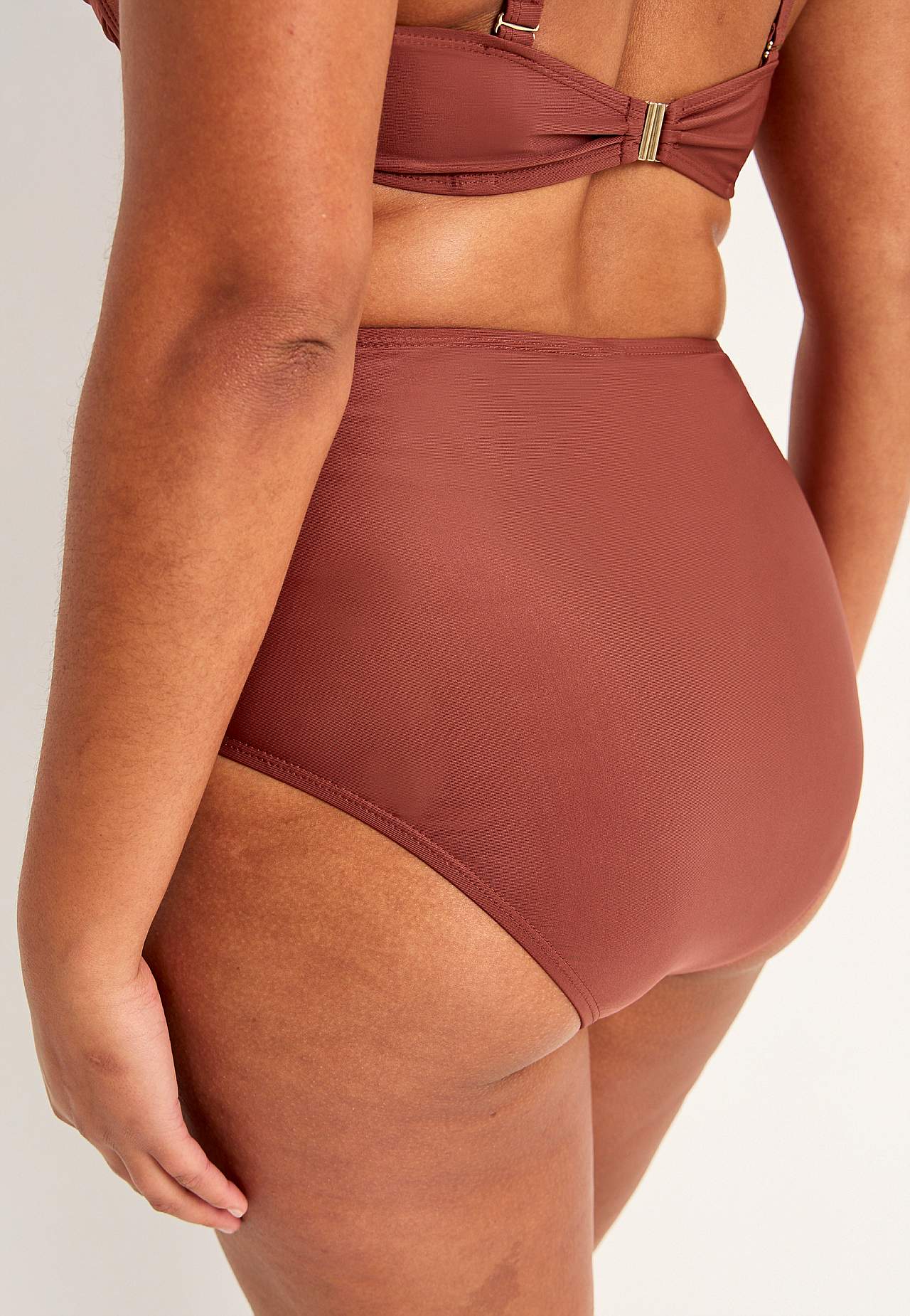 Bikini biksītes ar augstu jostasvietu
