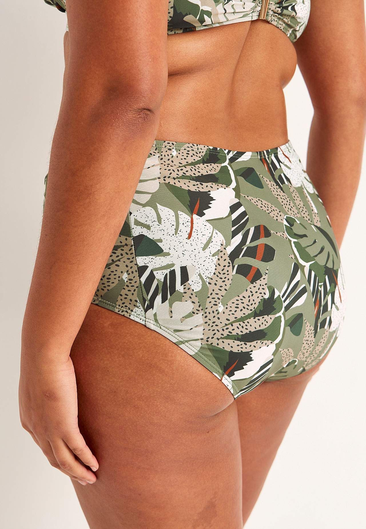 Bikini biksītes ar augstu jostasvietu