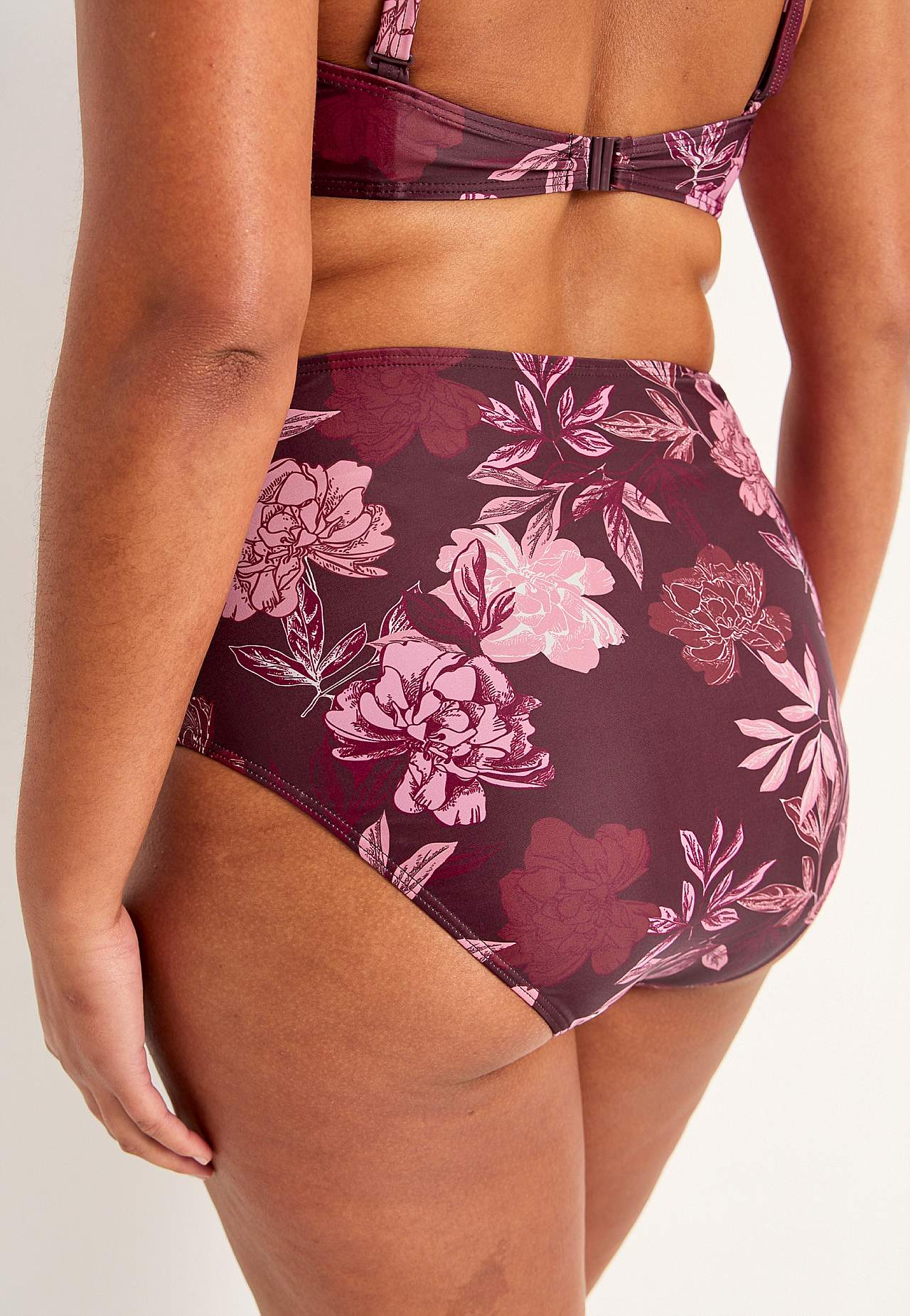 Bikini biksītes ar augstu jostasvietu