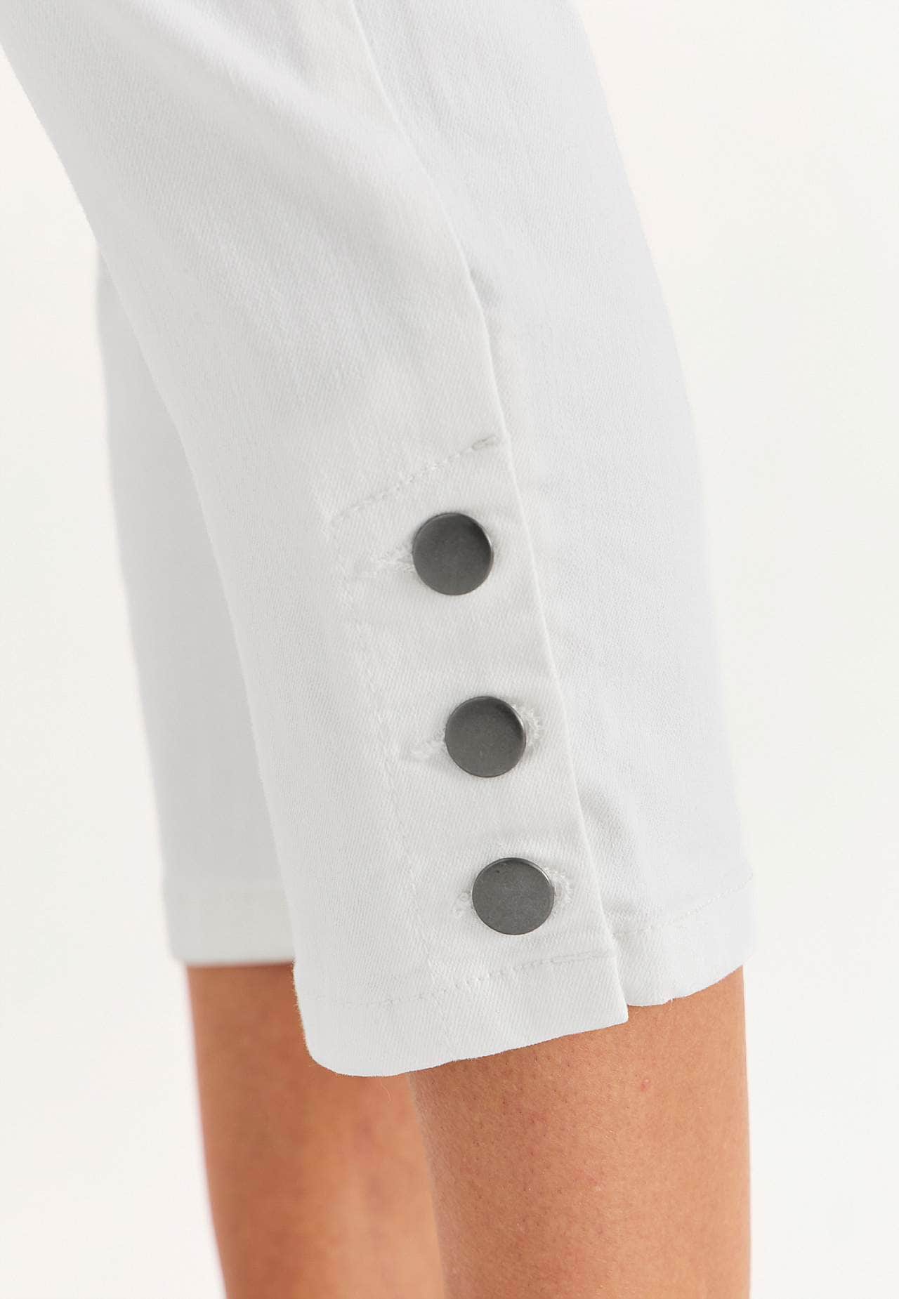 Kapri džinsi ar piecām kabatām