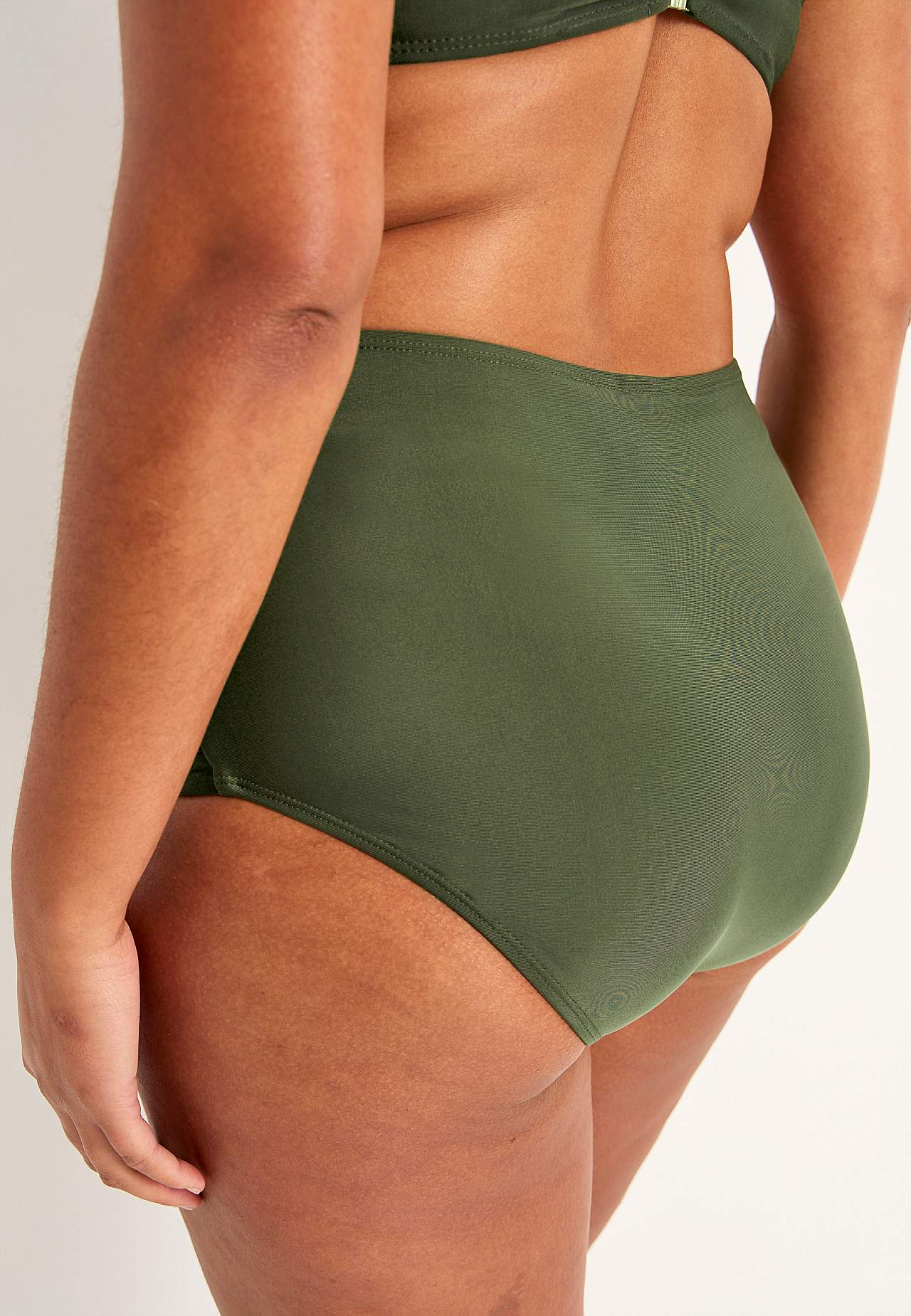 Vienkrāsainas bikini biksītes ar augstu jostasvietu