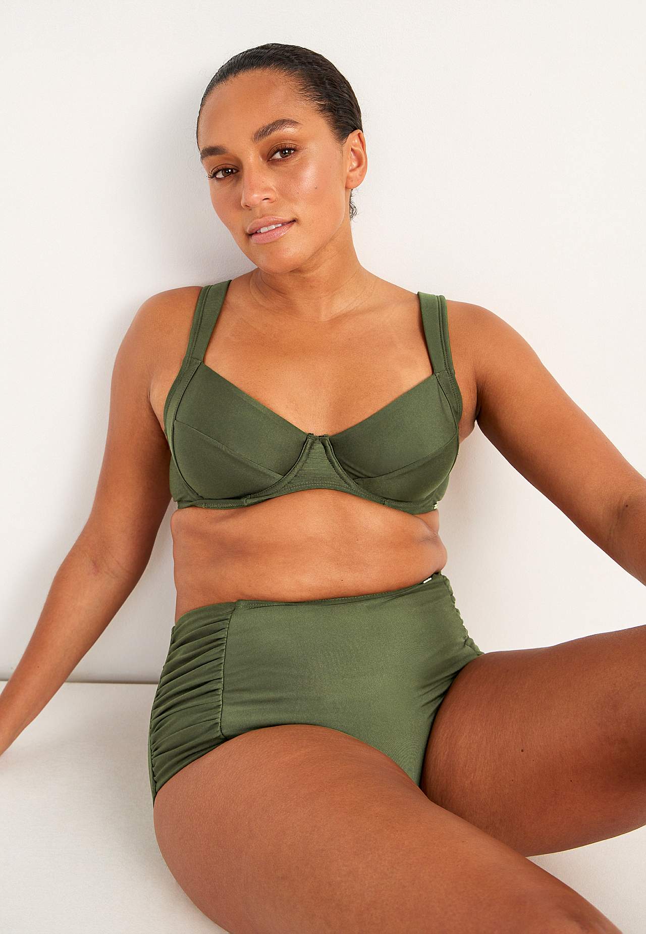 Vienkrāsains bikini krūšturis