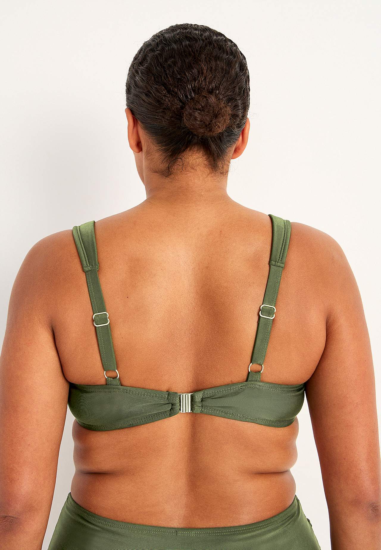 Vienkrāsains bikini krūšturis