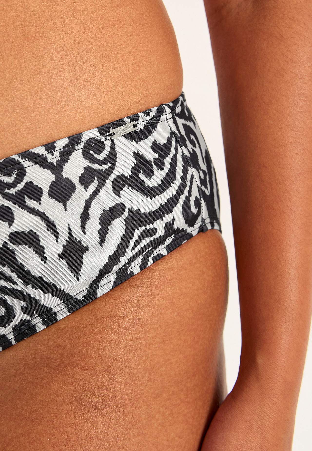 Bikini biksītes ar standarta augstuma jostasvietu