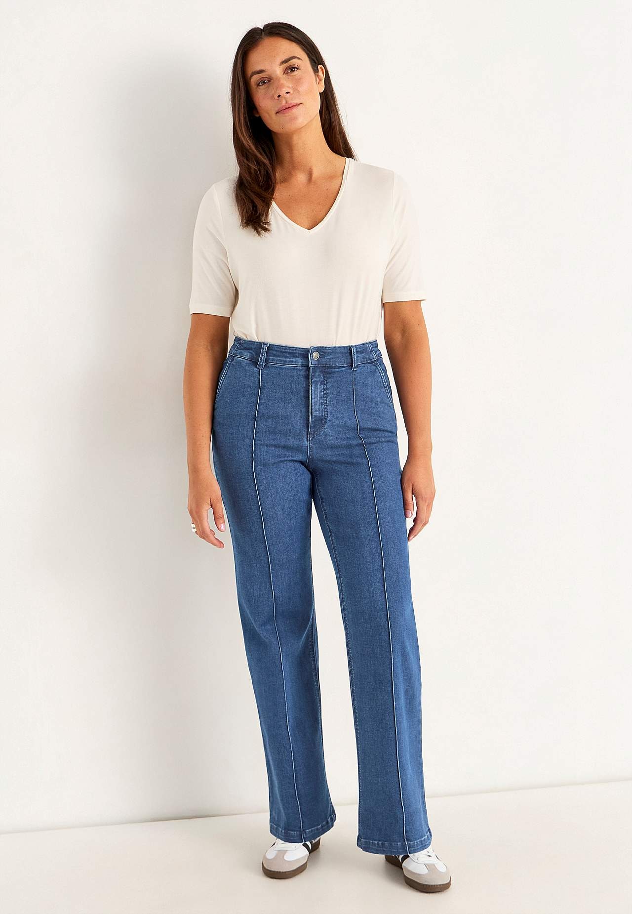 Plati džinsi ar nošūtām buktēm Mia