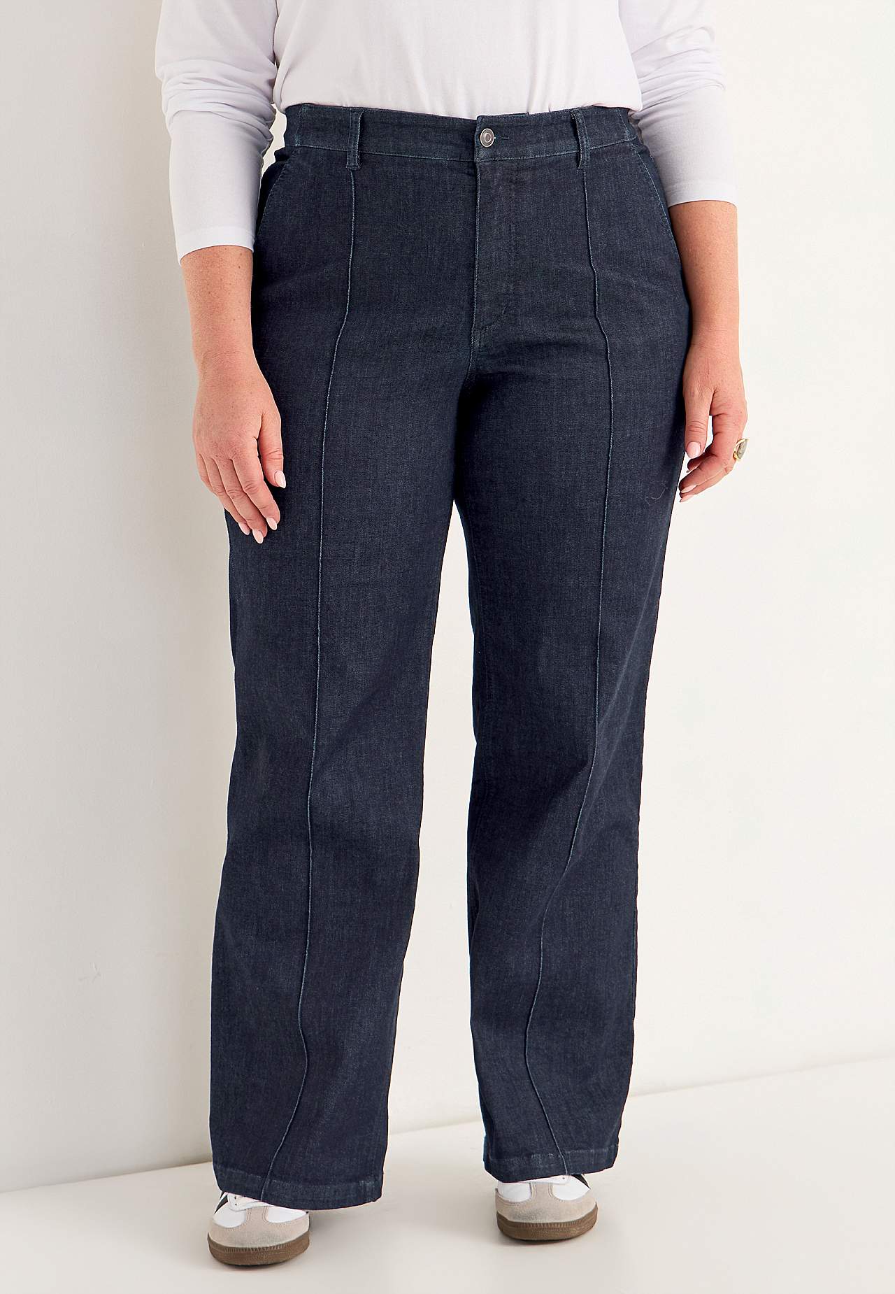 Stretchjeans med sydda pressveck