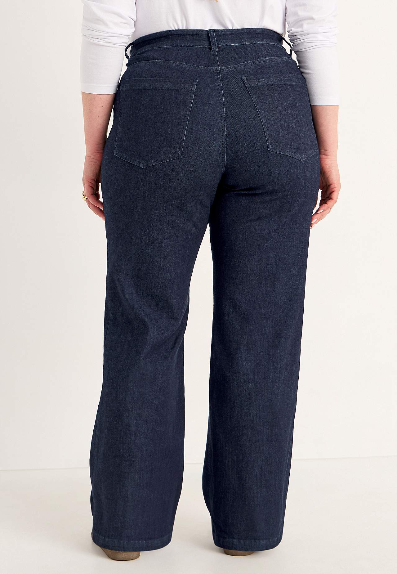 Stretchjeans med sydda pressveck