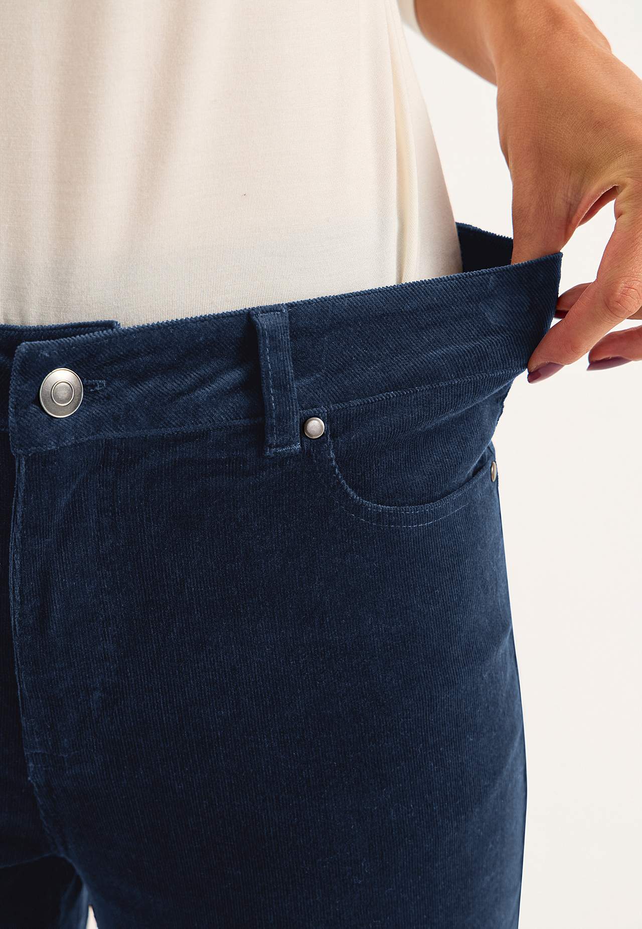 Elastīgas velveta bikses ar taisnām starām