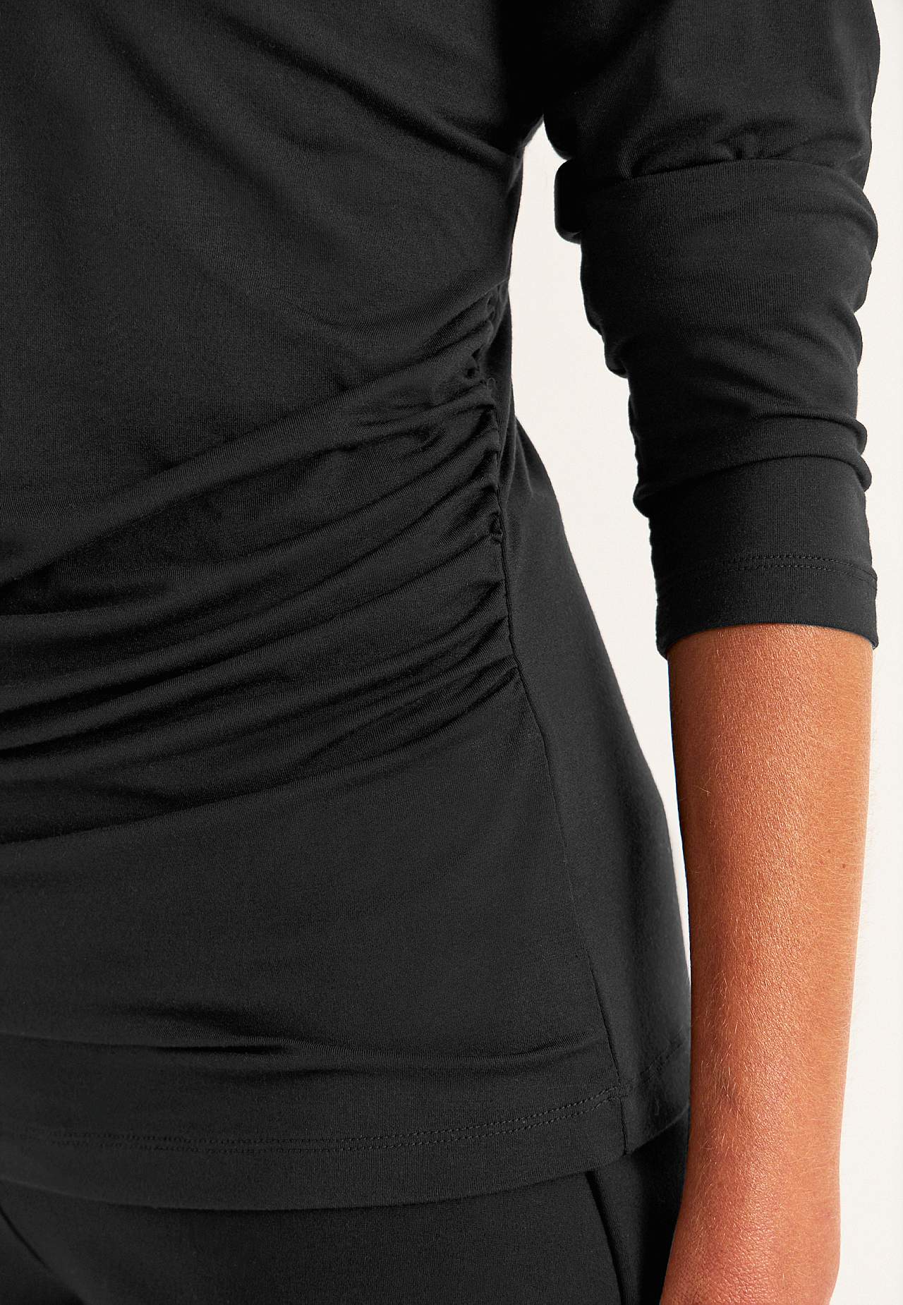 Premium klases modelis no modāla ar savilkumu