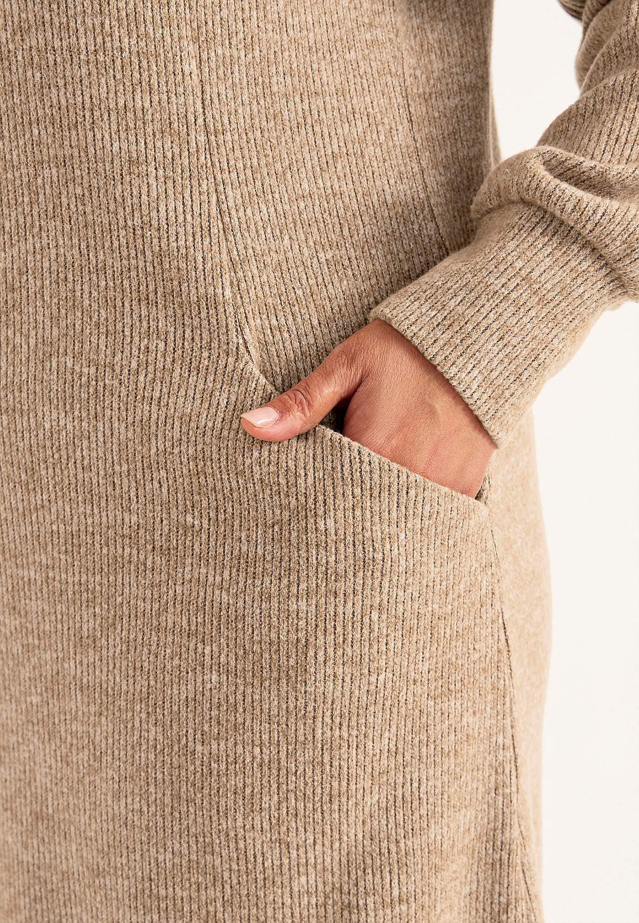 Ļoti mīksta kleita ar kabatām Beata