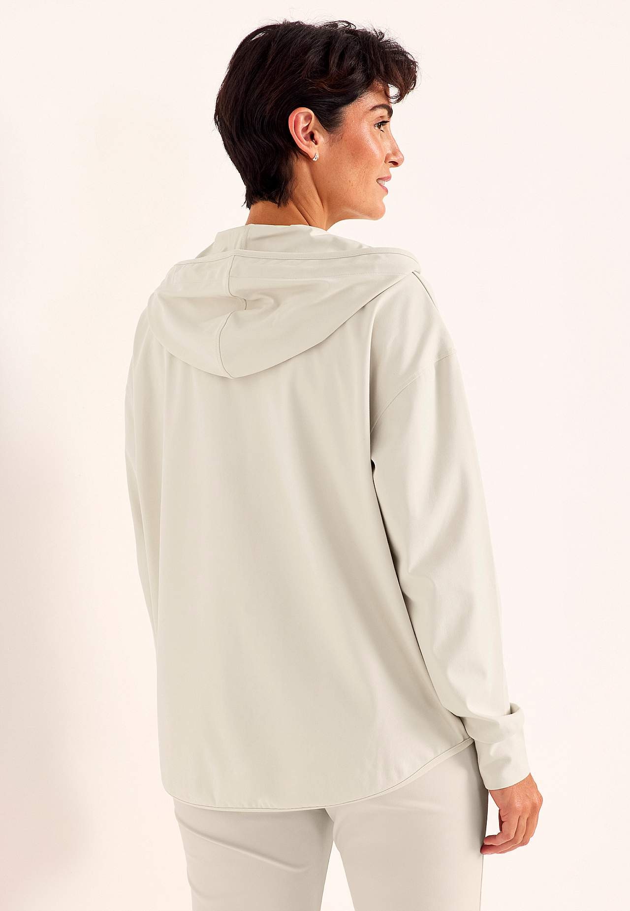 Universāla jaka ar kapuci Daria