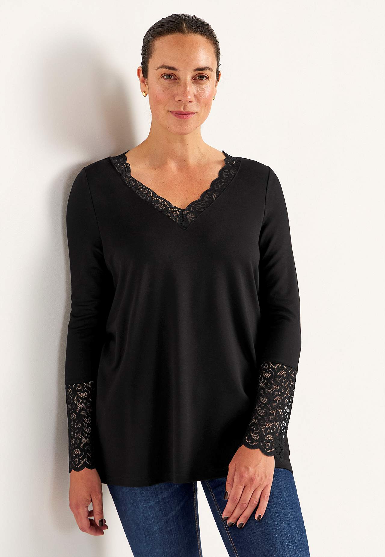 Trikotāžas tunika ar mežģīnēm