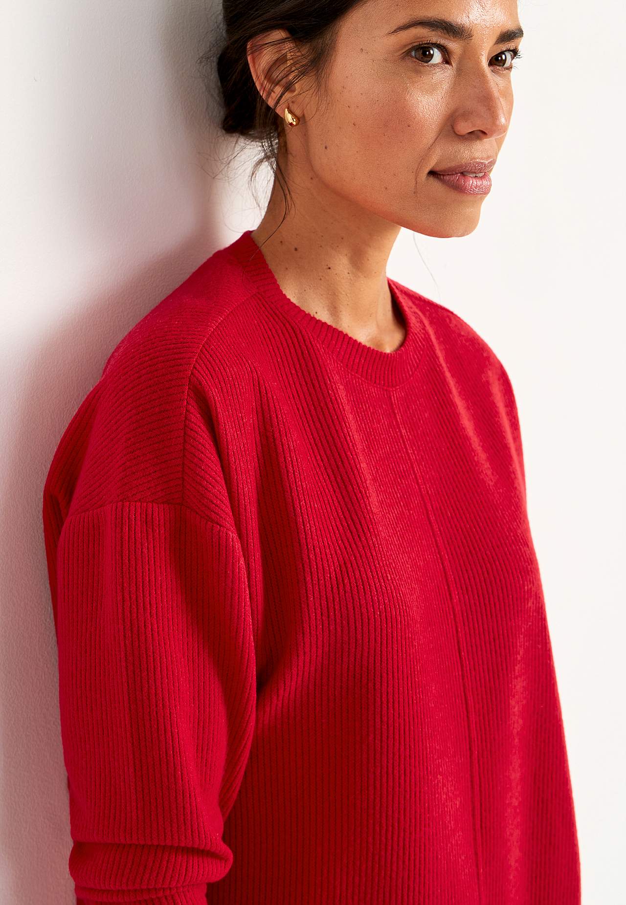 Ļoti mīksts džemperis ar dekoratīvu vīli vidū Beata