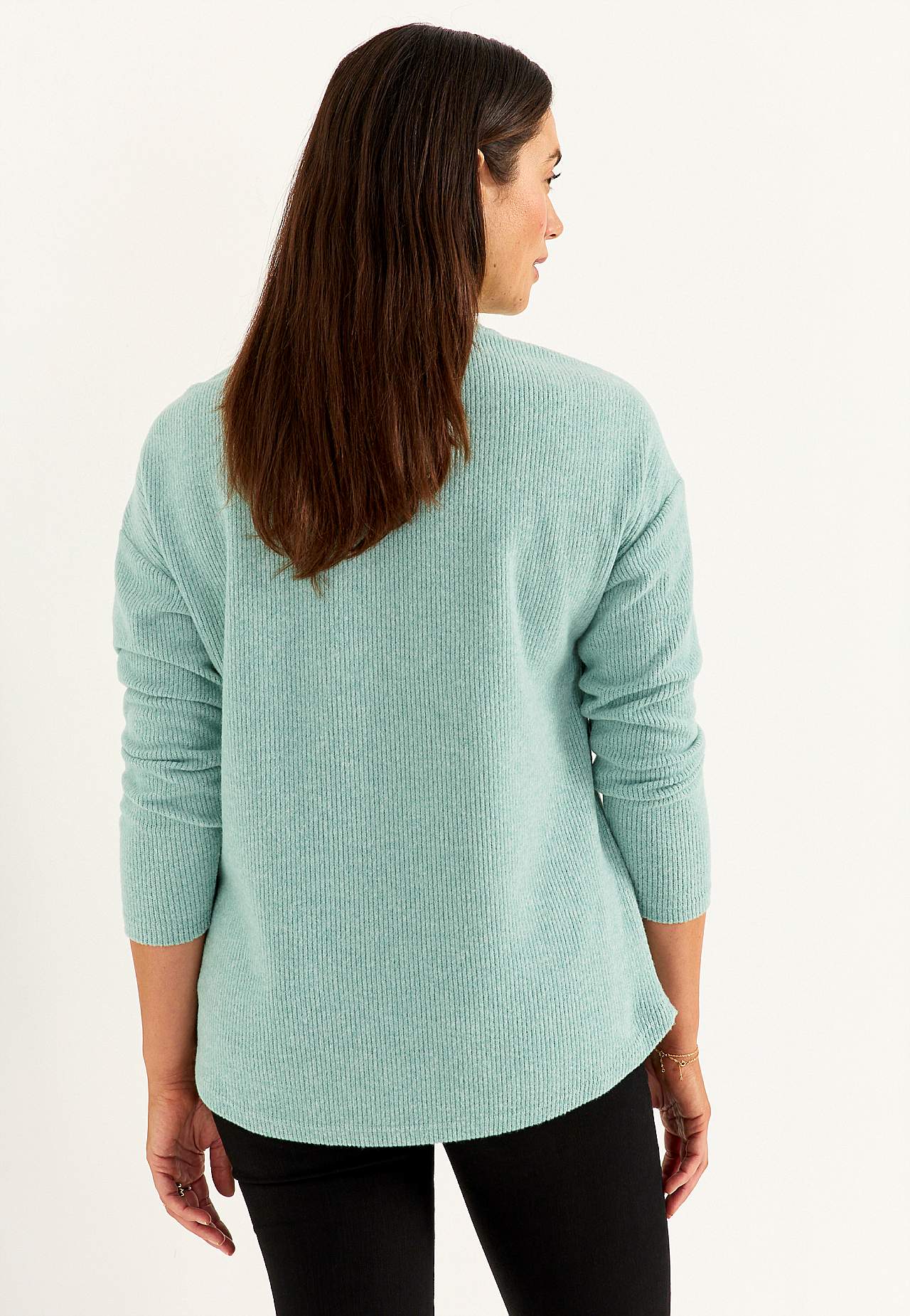 Ļoti mīksts džemperis ar dekoratīvu vīli vidū Beata