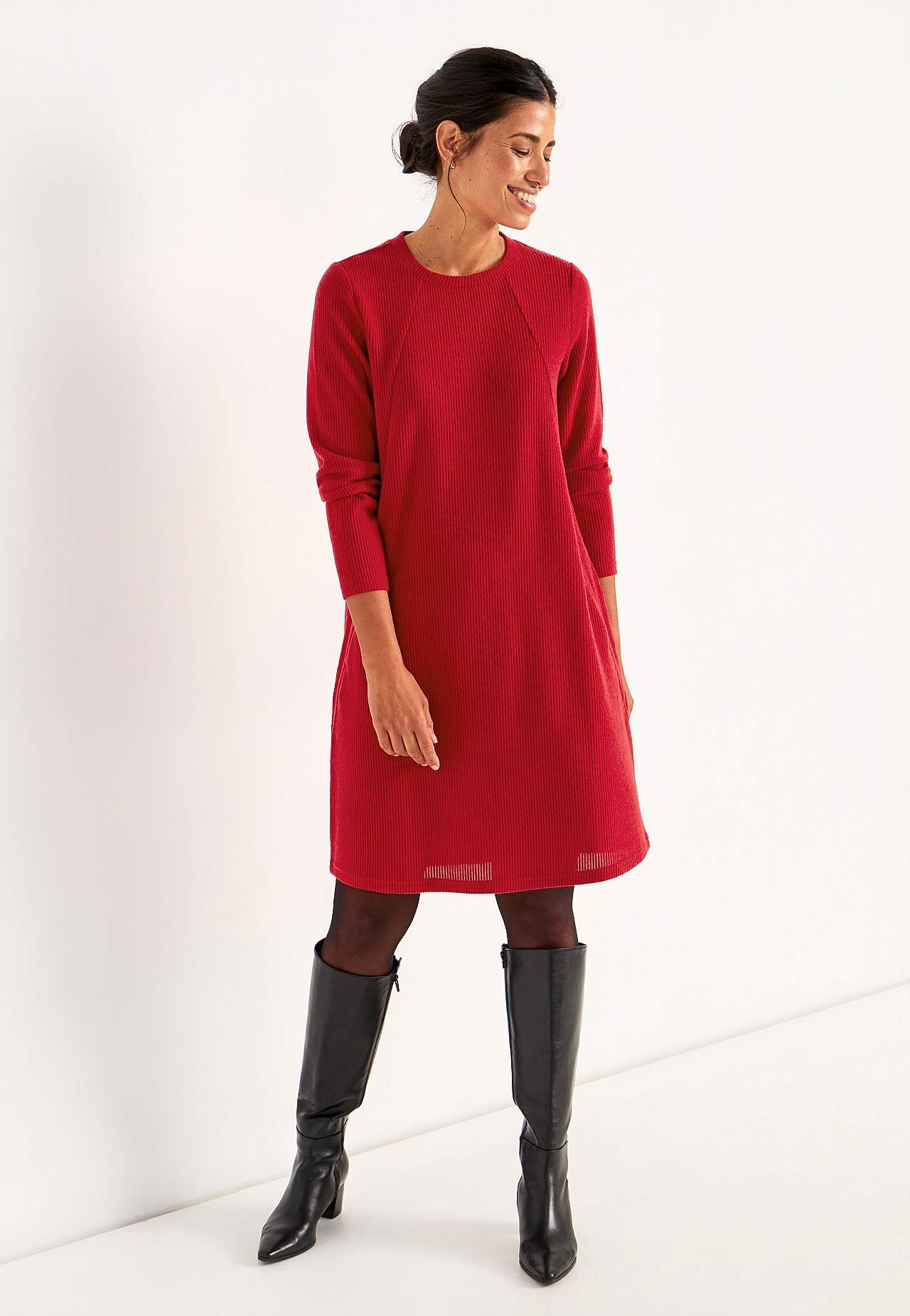 Ļoti mīksta kleita ar kabatām Beata