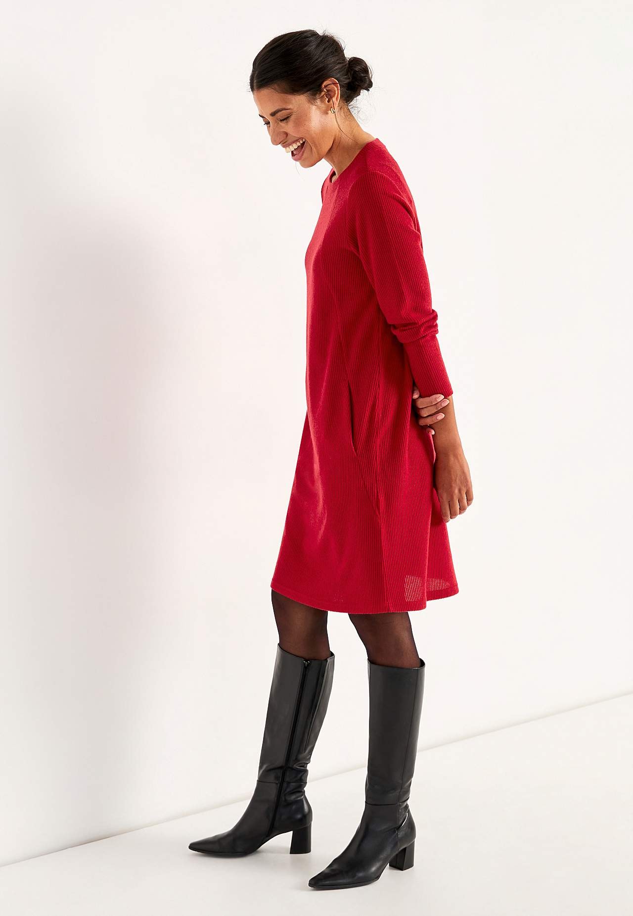 Ļoti mīksta kleita ar kabatām Beata