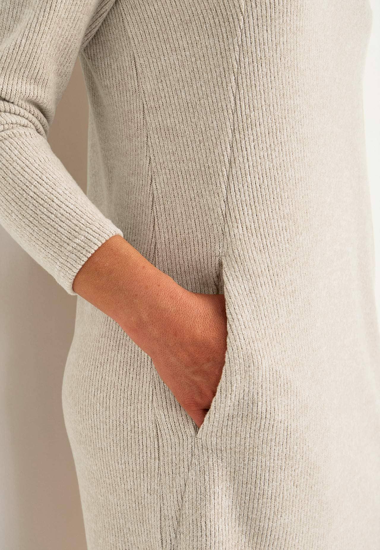 Ļoti mīksta kleita ar kabatām Beata