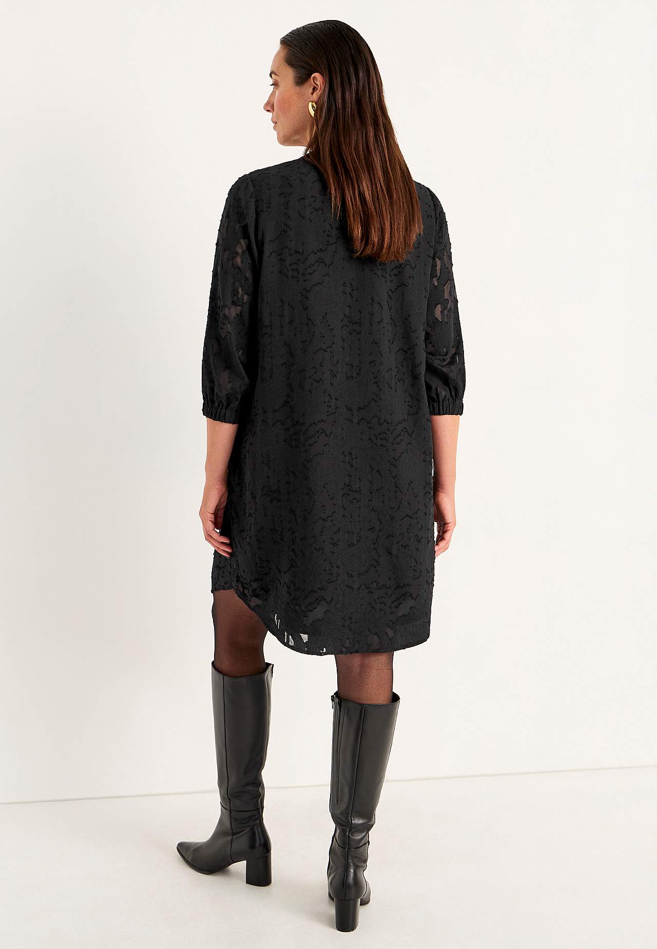 Caurspīdīga, austa žakarda raksta kleita