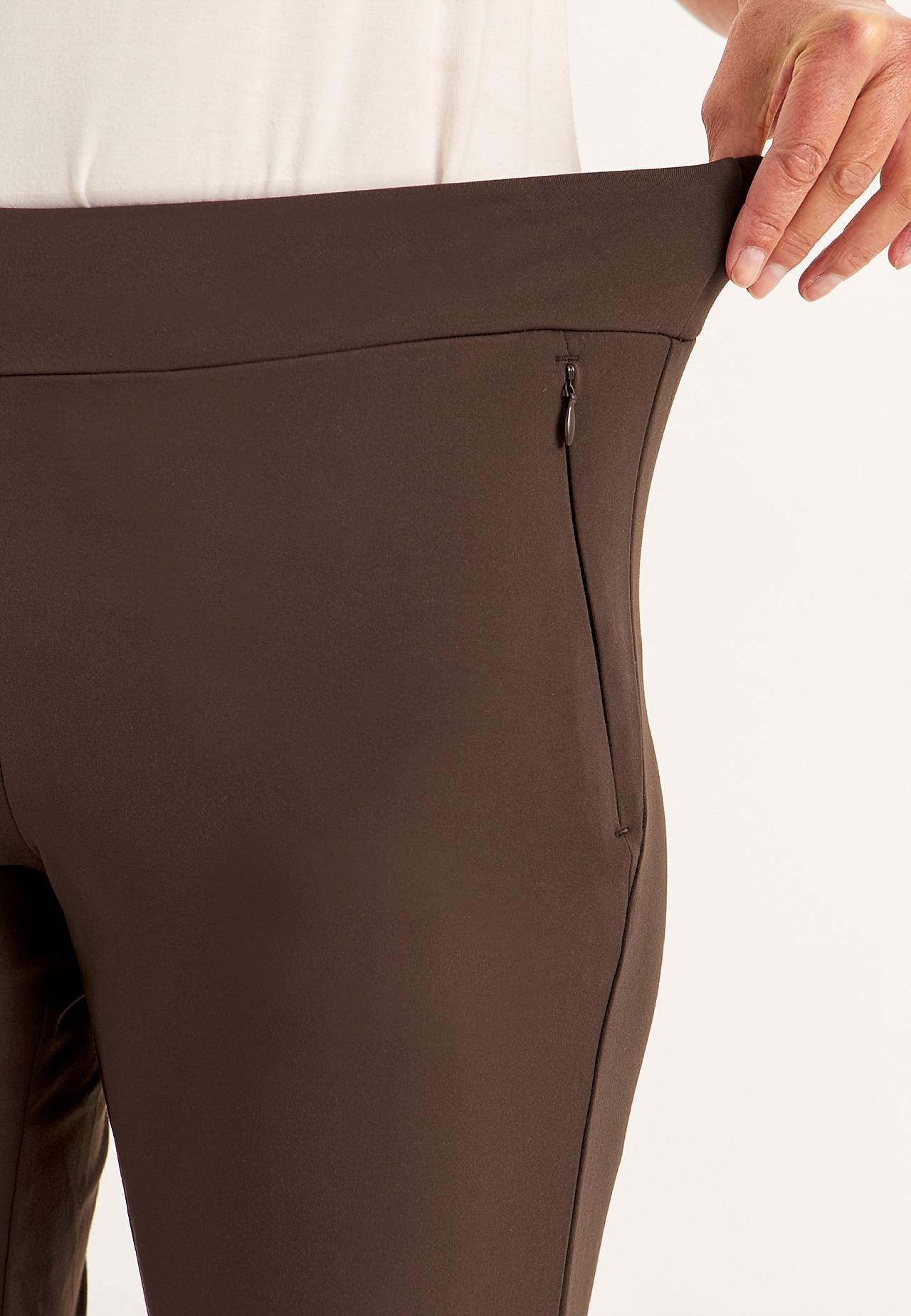 Universālas trikotāžas bikses ar paplatinātiem staru galiem Daria