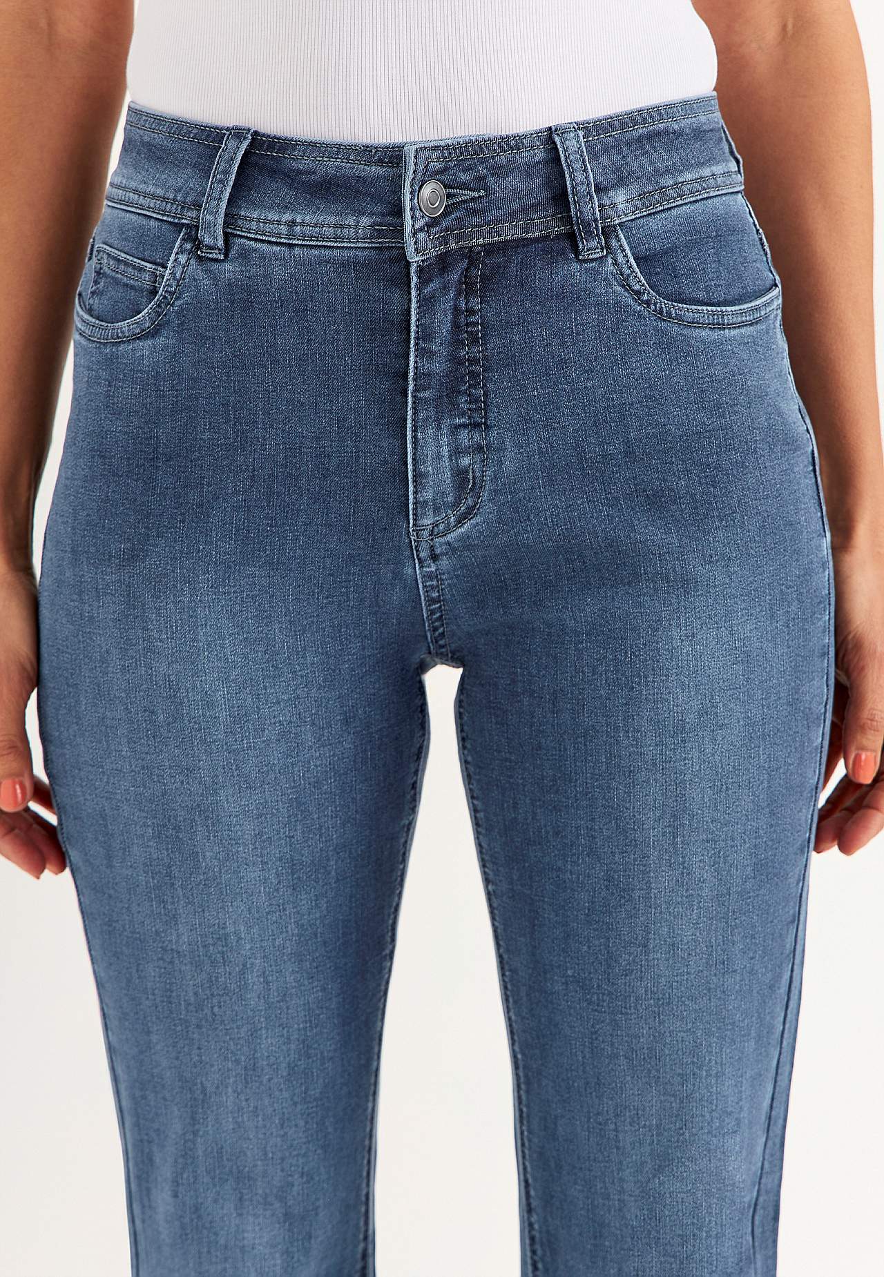 Ļoti elastīgi bootcut džinsi Sara