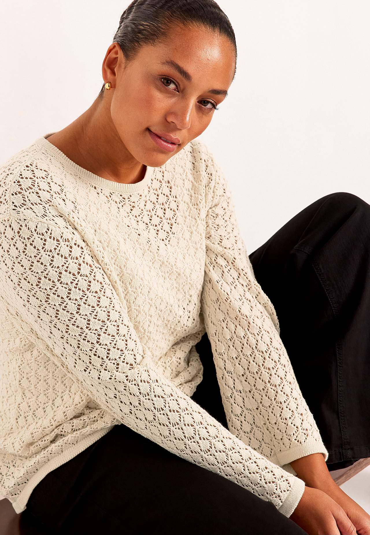 Adīts džemperis ar caurumiņu rakstu