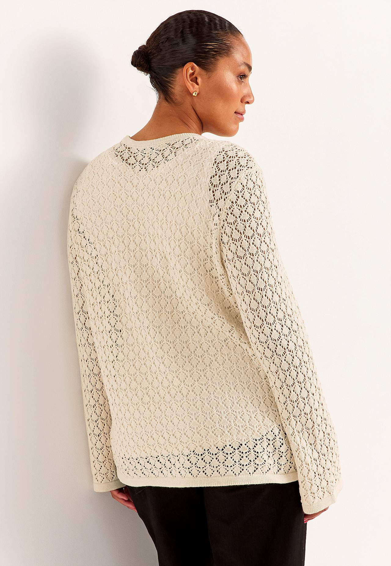 Adīts džemperis ar caurumiņu rakstu