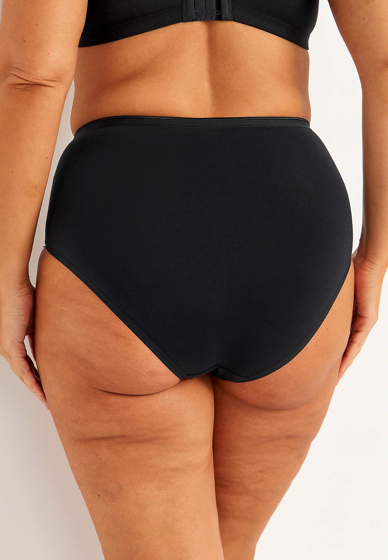 Viegli formējošas biksītes ar mežģīnēm kompl. 3 gabali