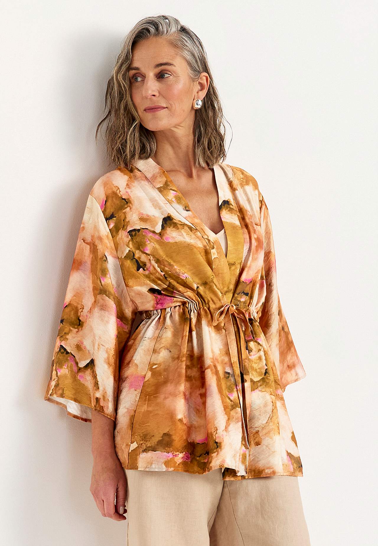 Rakstaina, padevīga kimono jaka