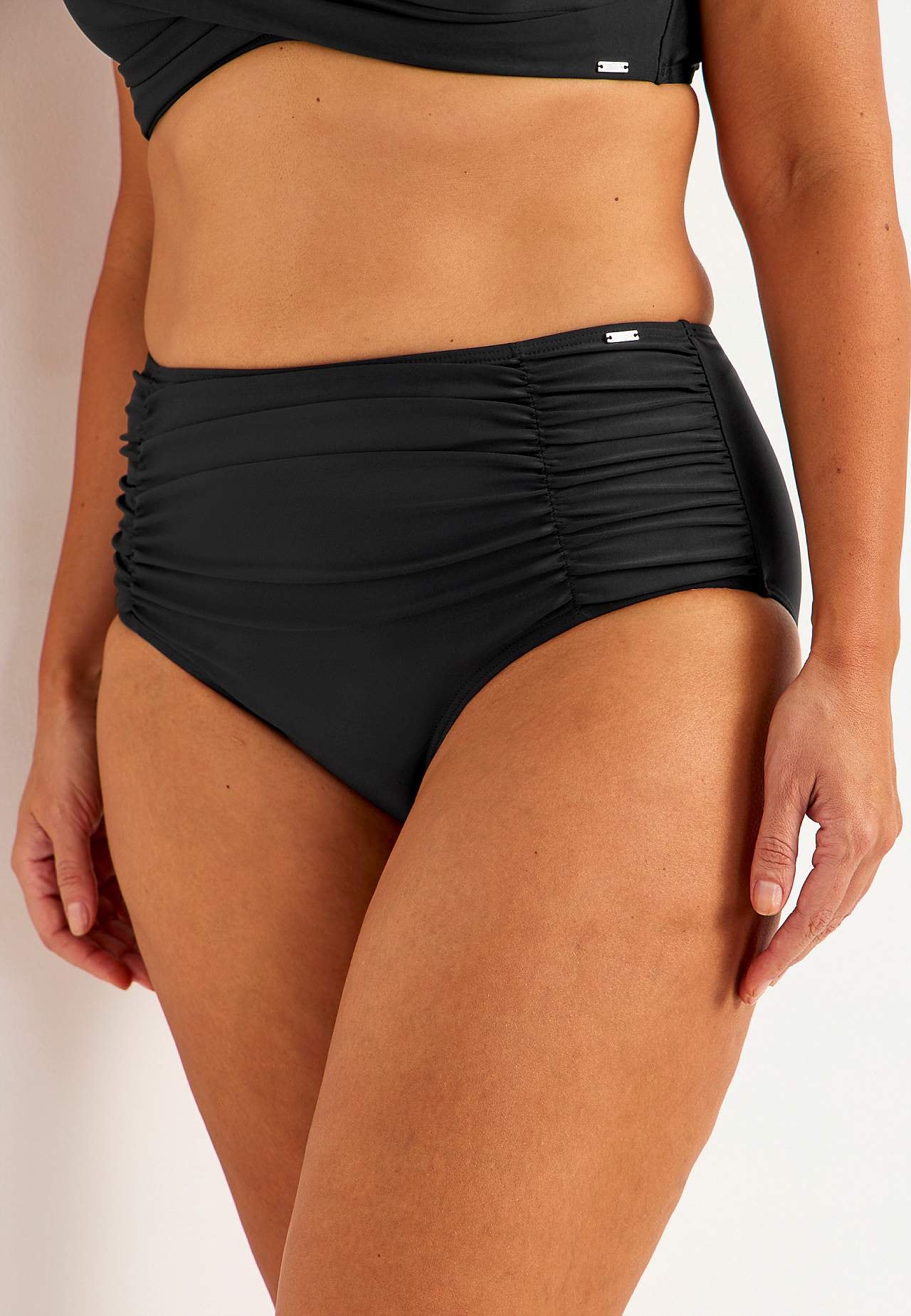 Bikini biksītes ar augstu jostasvietu