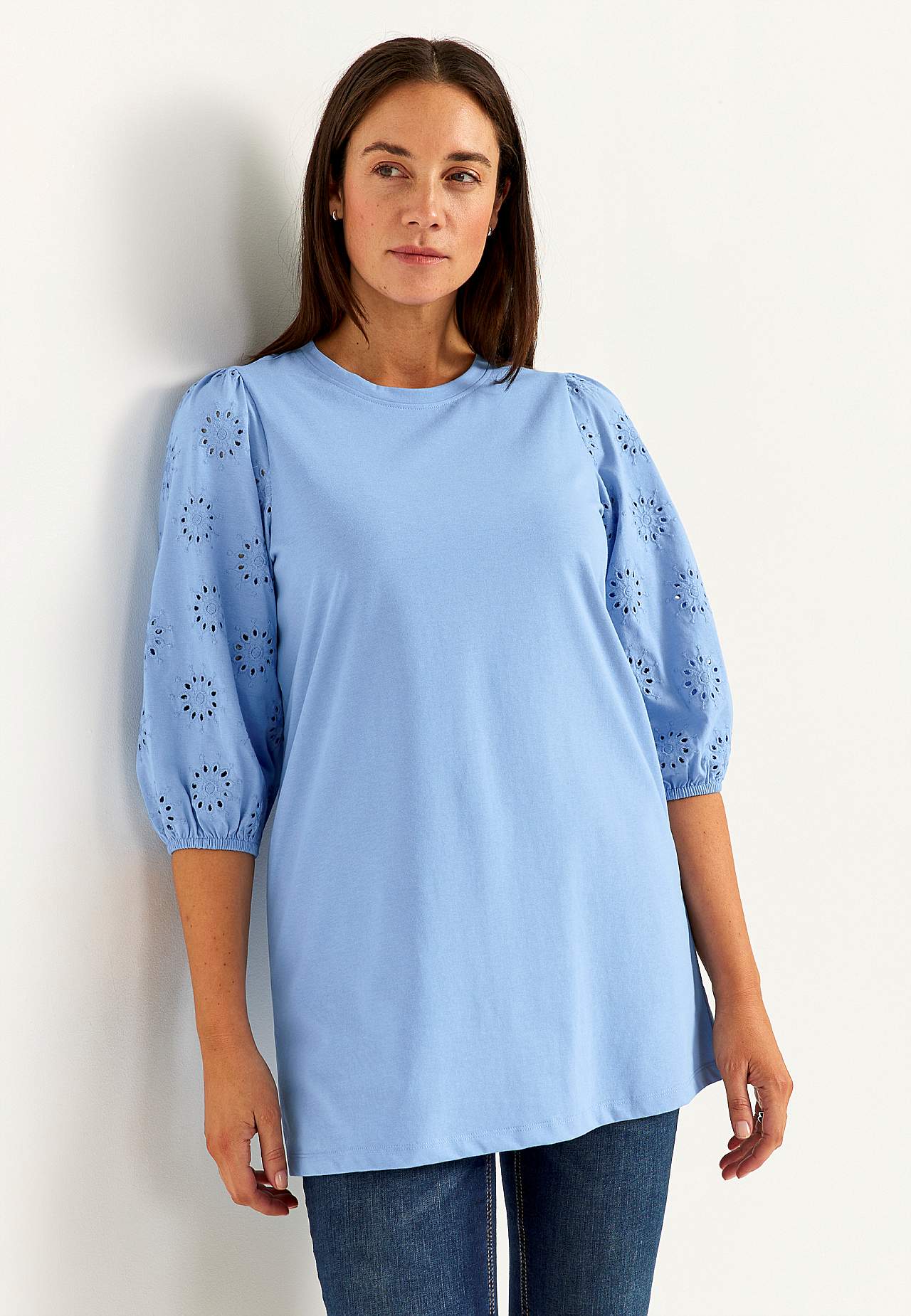 Trikotāžas tunika ar izšūtām piedurknēm