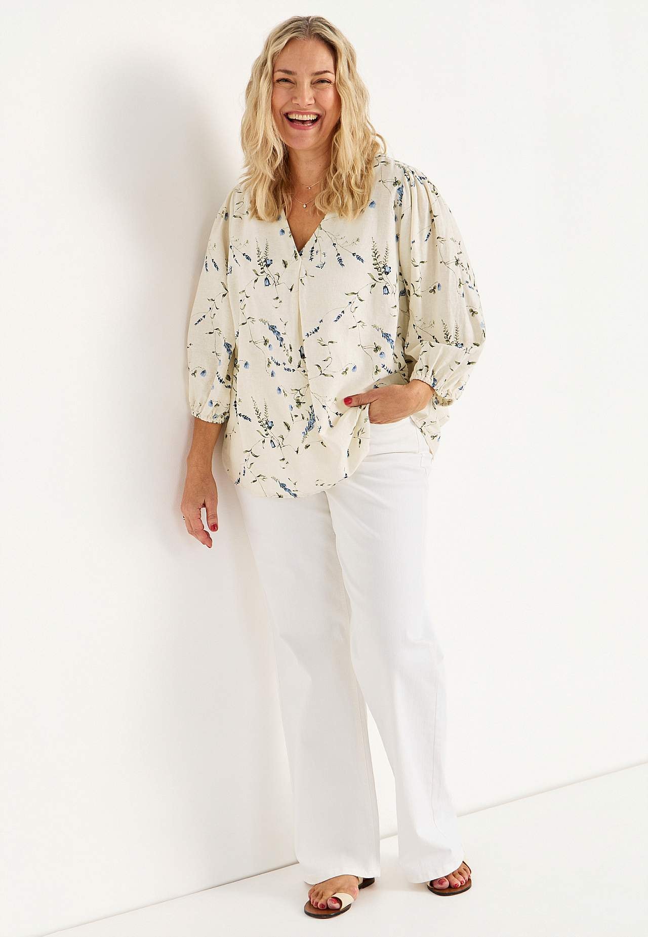 Puķaina lina blūze