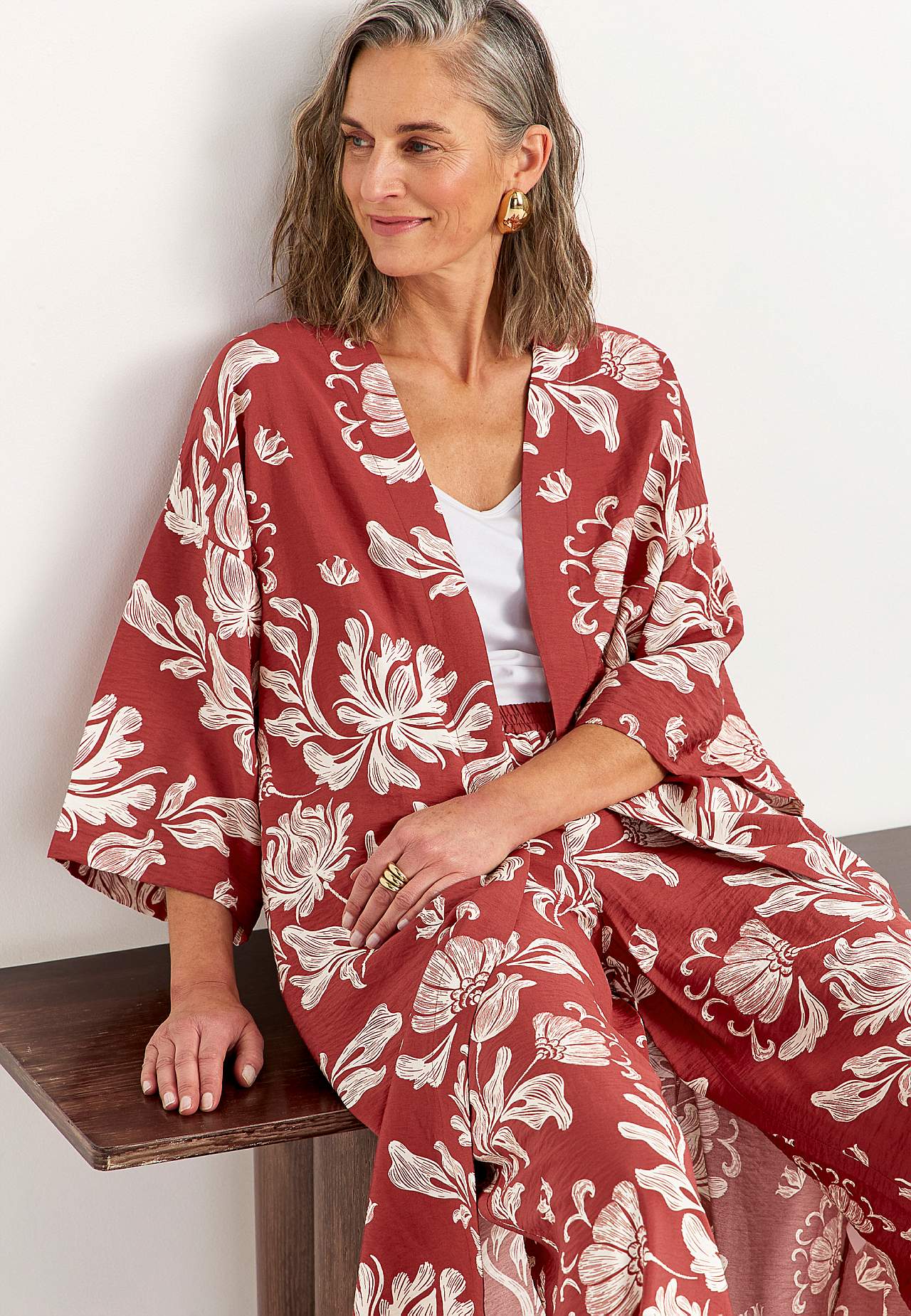 Kaftāns bez aizdares, ar kabatām