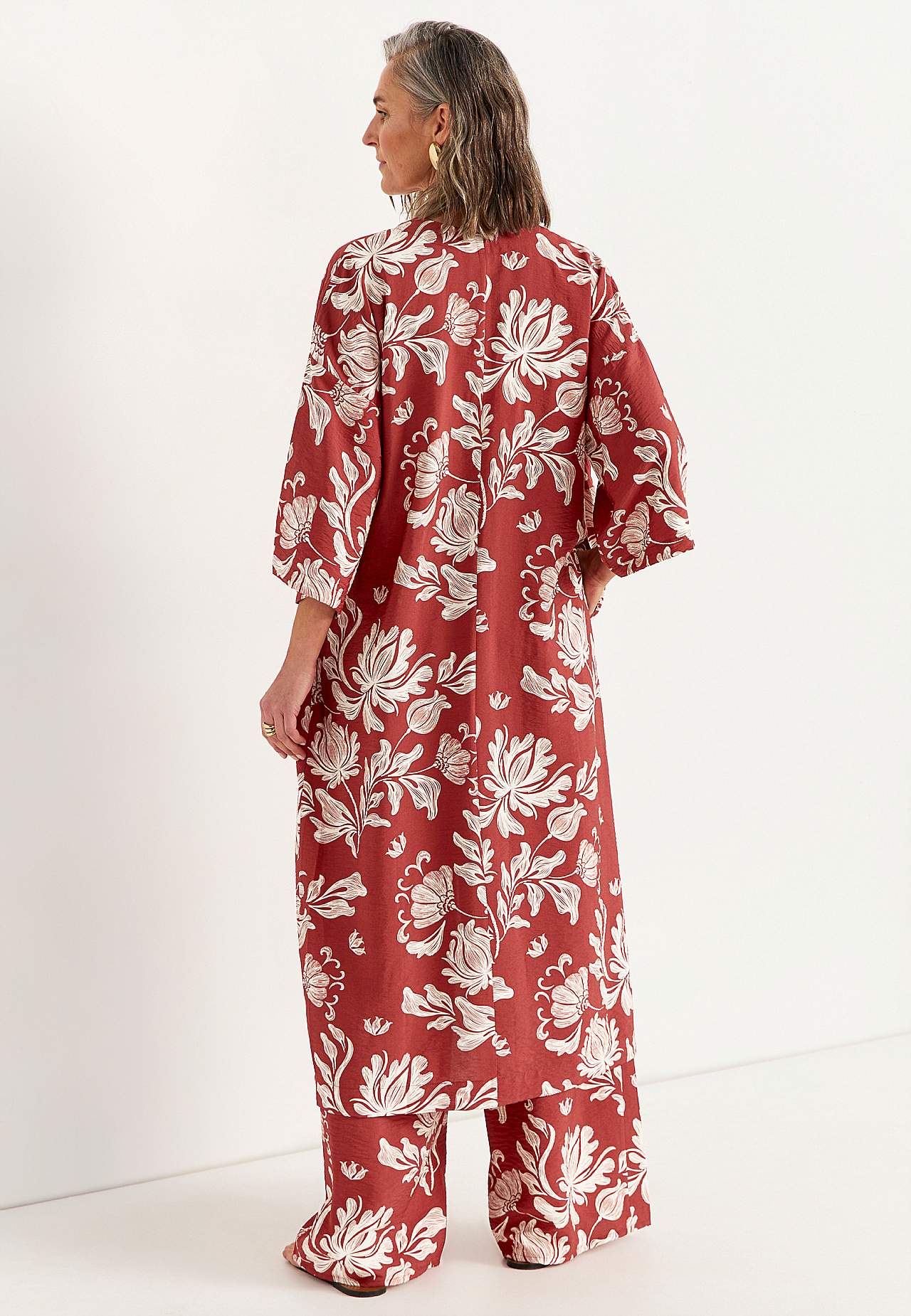 Kaftāns bez aizdares, ar kabatām