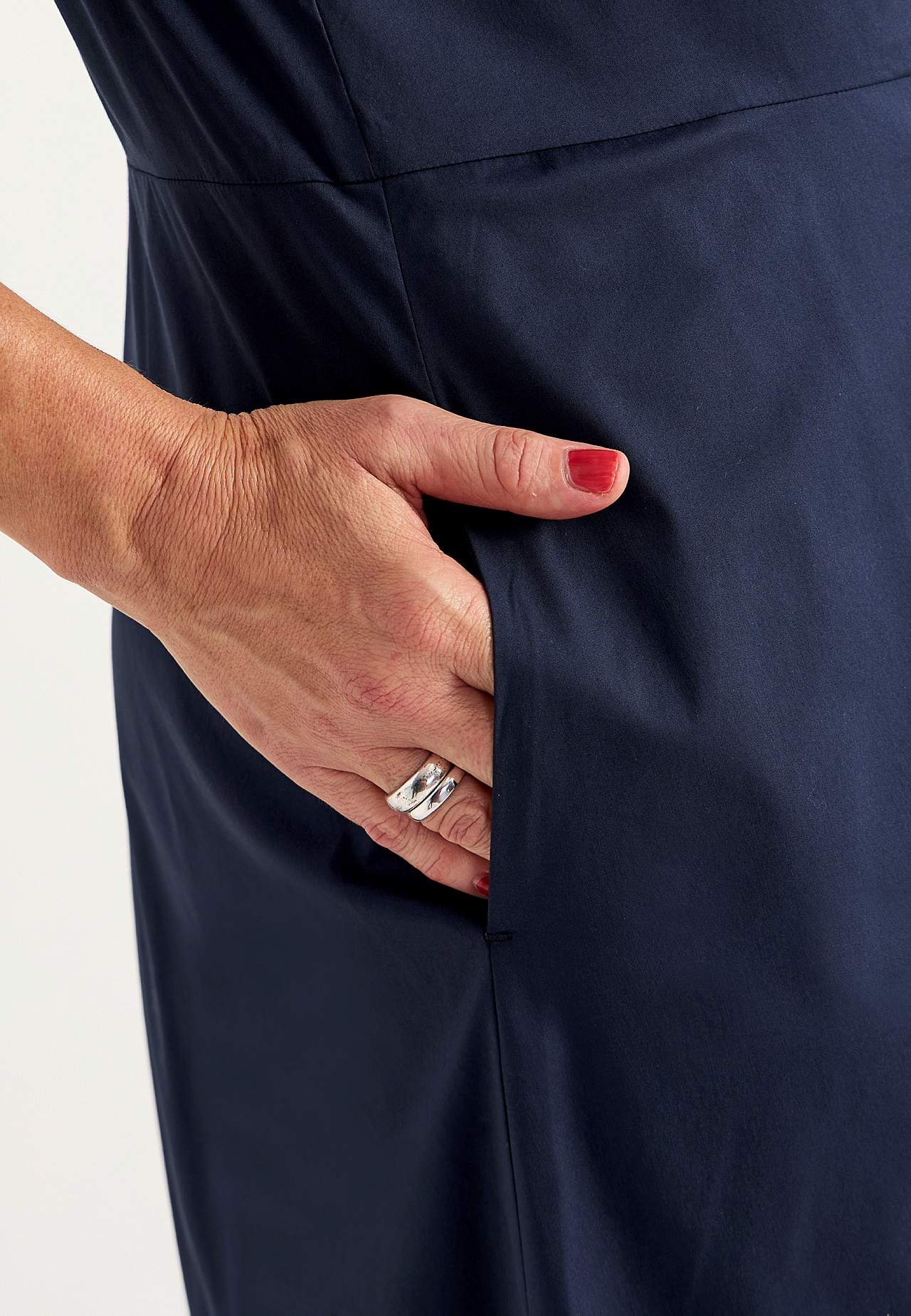 Poplīna kleita ar kabatām