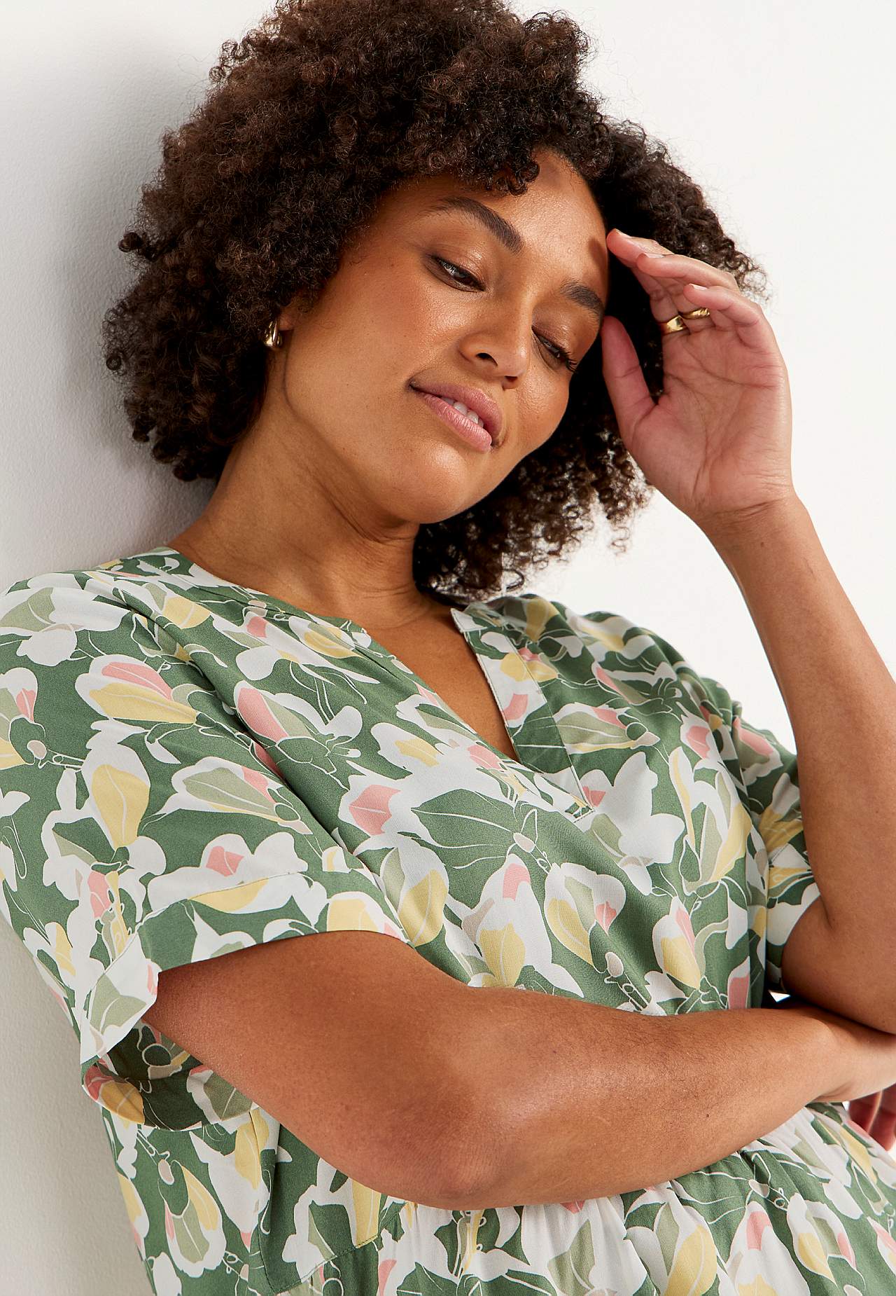 Viskozes kleita ar volāniem