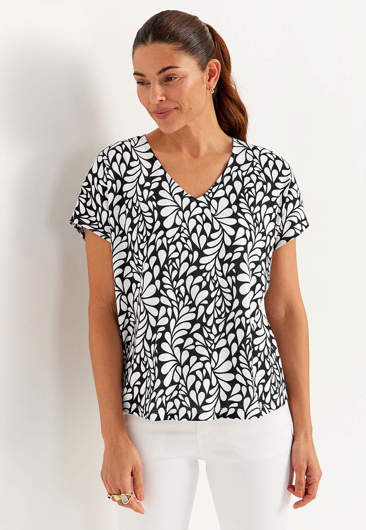 Trikotāžas tops ar īsām piedurknēm