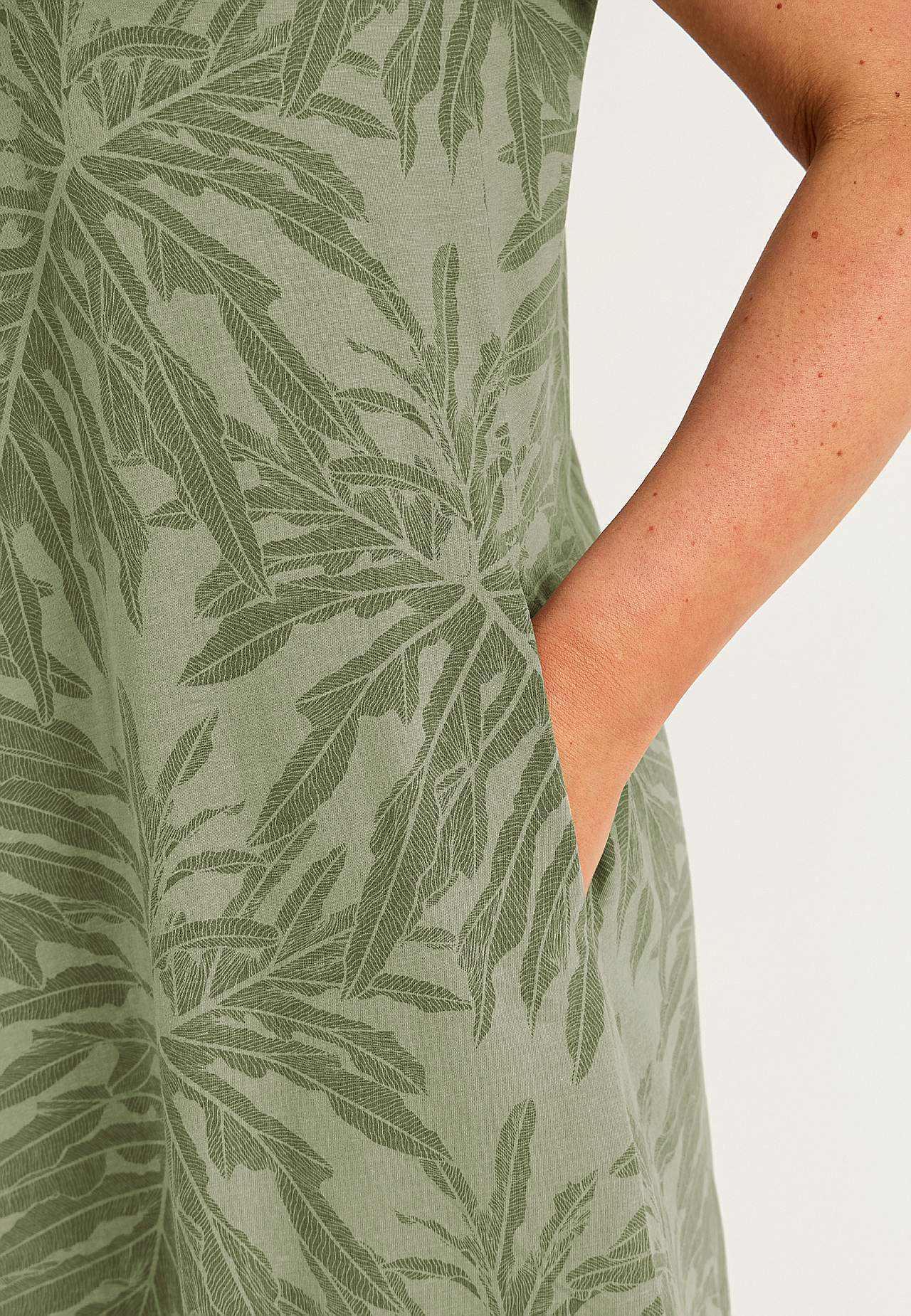 Organiskās kokvilnas kleita ar kabatām