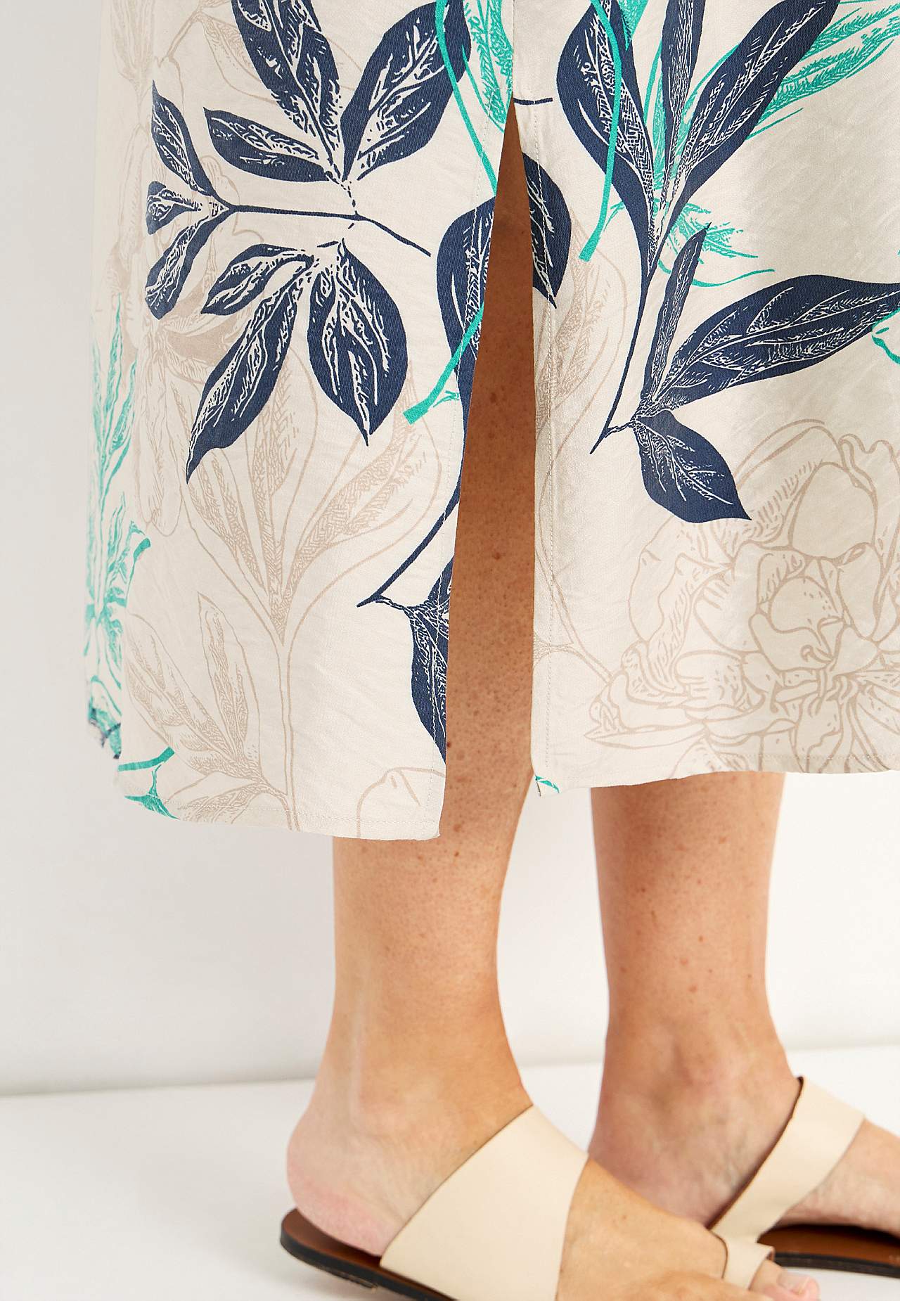 Puķaina mīksta viskozes maisījuma kreklkleita